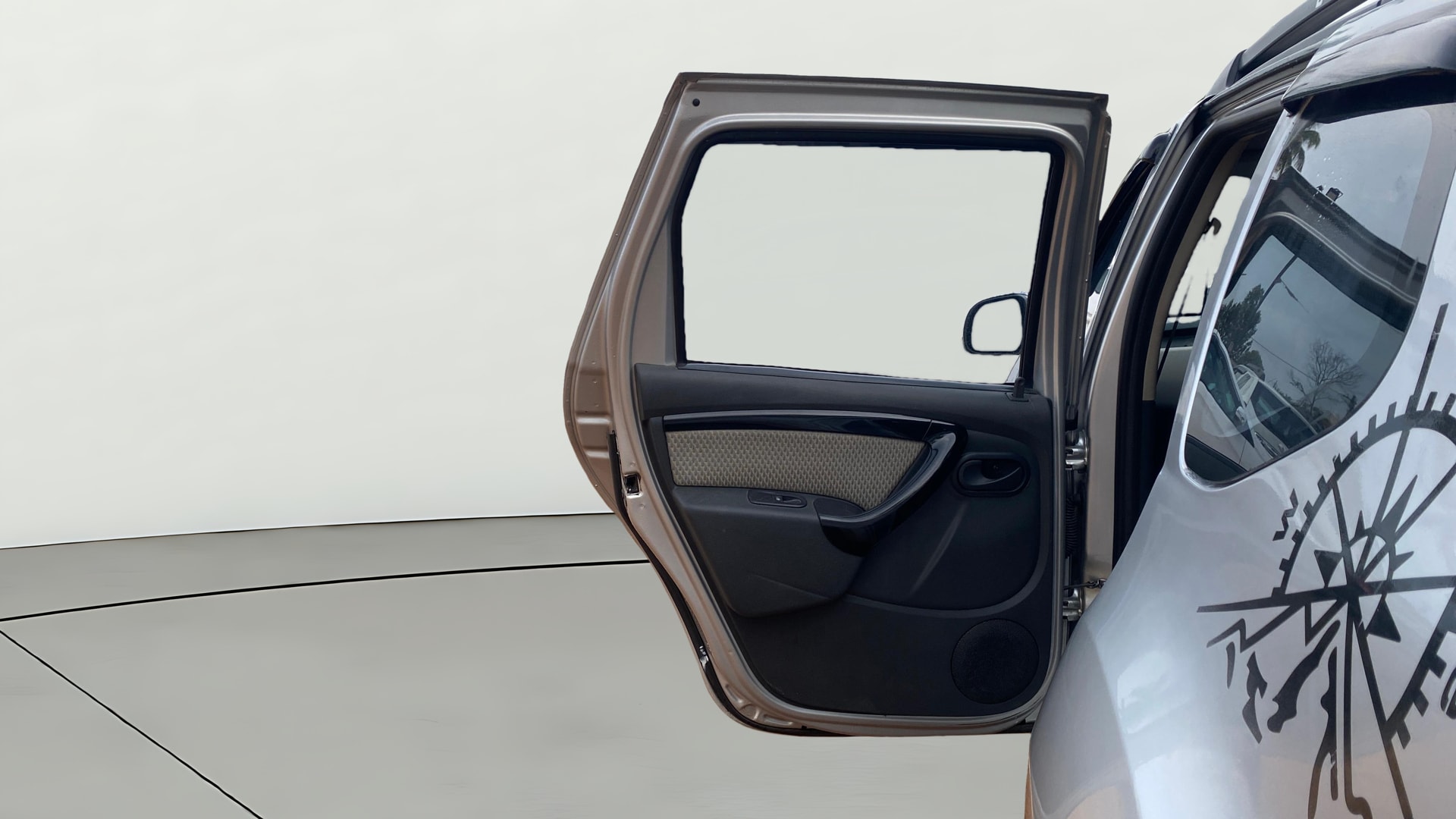 View 2015 Renault Duster Petrol RXL Image 14 Used 2015 Renault Duster Petrol RXL Image 14