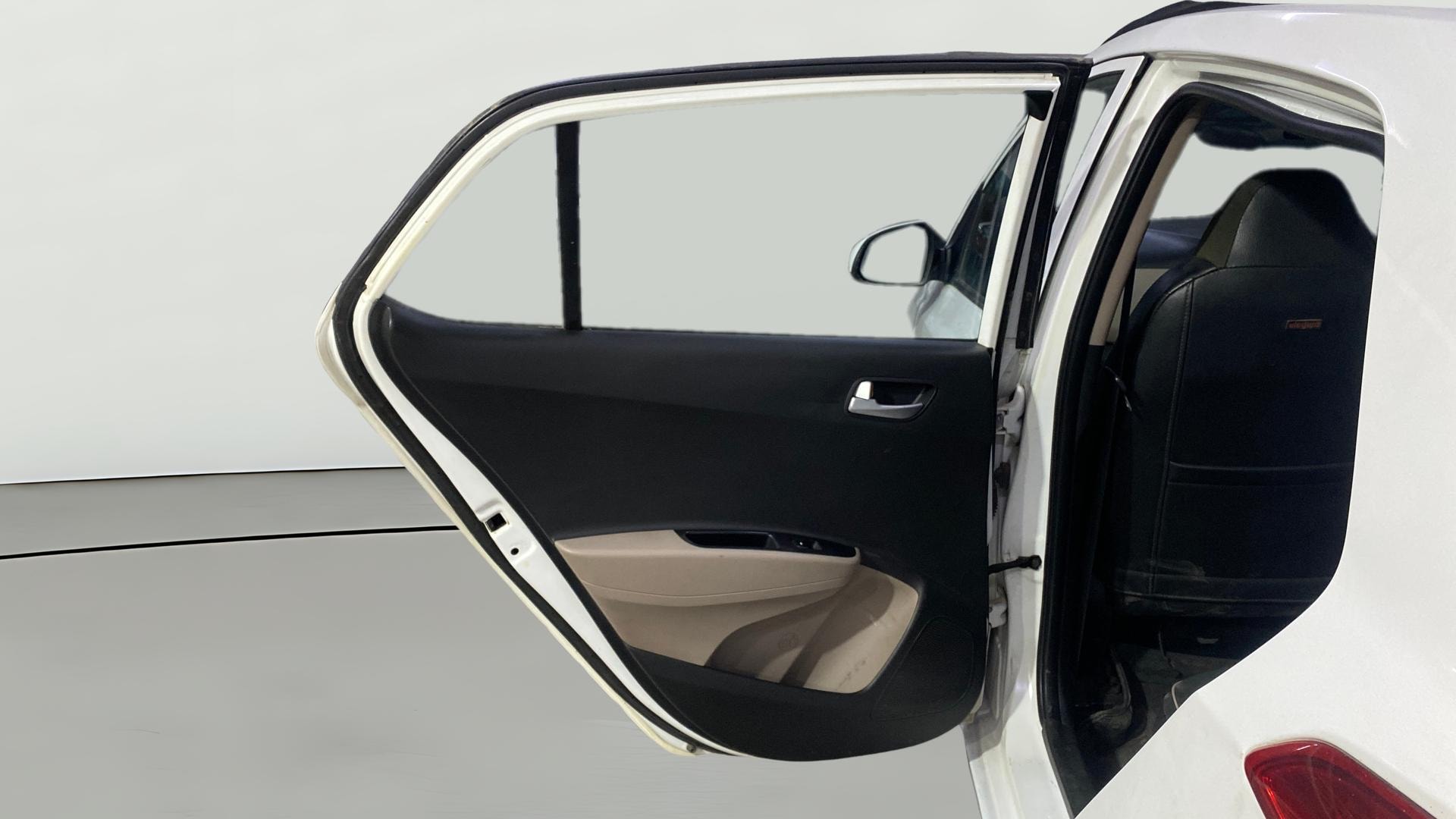 View 2019 Hyundai Grand i10 Sportz 1.2 Kappa Image 14 Used 2019 Hyundai Grand i10 Sportz 1.2 Kappa Image 14