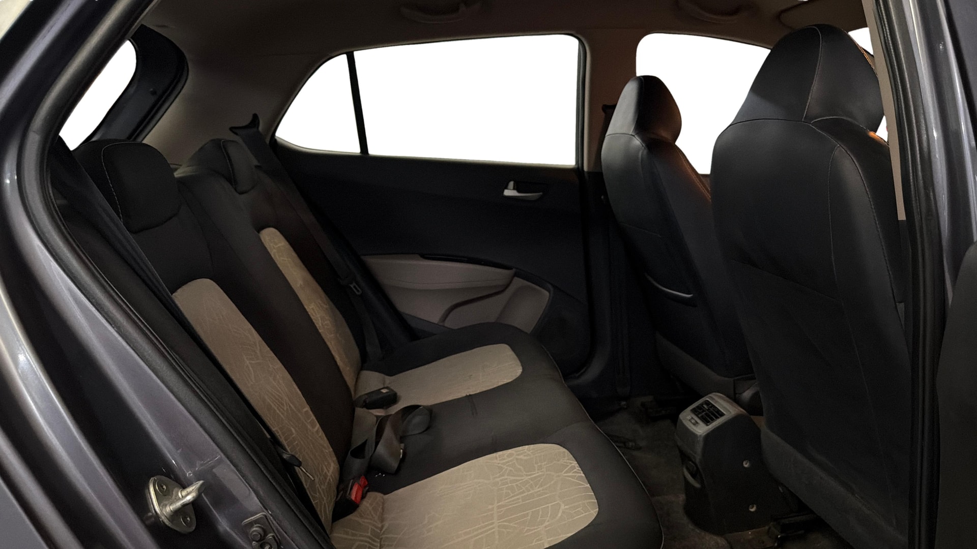 View 2015 Hyundai Grand i10 Sportz 1.2 Kappa Image 28 Used 2015 Hyundai Grand i10 Sportz 1.2 Kappa Image 28
