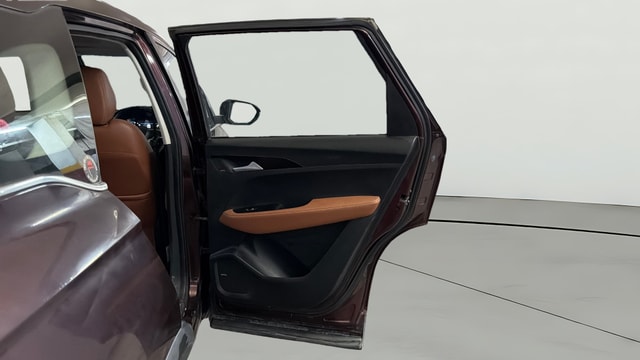 View MG Hector Plus Image 8 Used MG Hector Plus Image 8