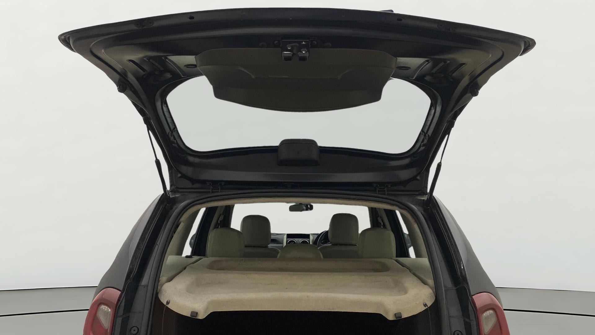 View 2016 Renault Duster RxL Diesel 110 PS 4x2 AMT Image 16 Used 2016 Renault Duster RxL Diesel 110 PS 4x2 AMT Image 16