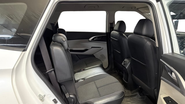 View Kia Carens Image 30 Used Kia Carens Image 30
