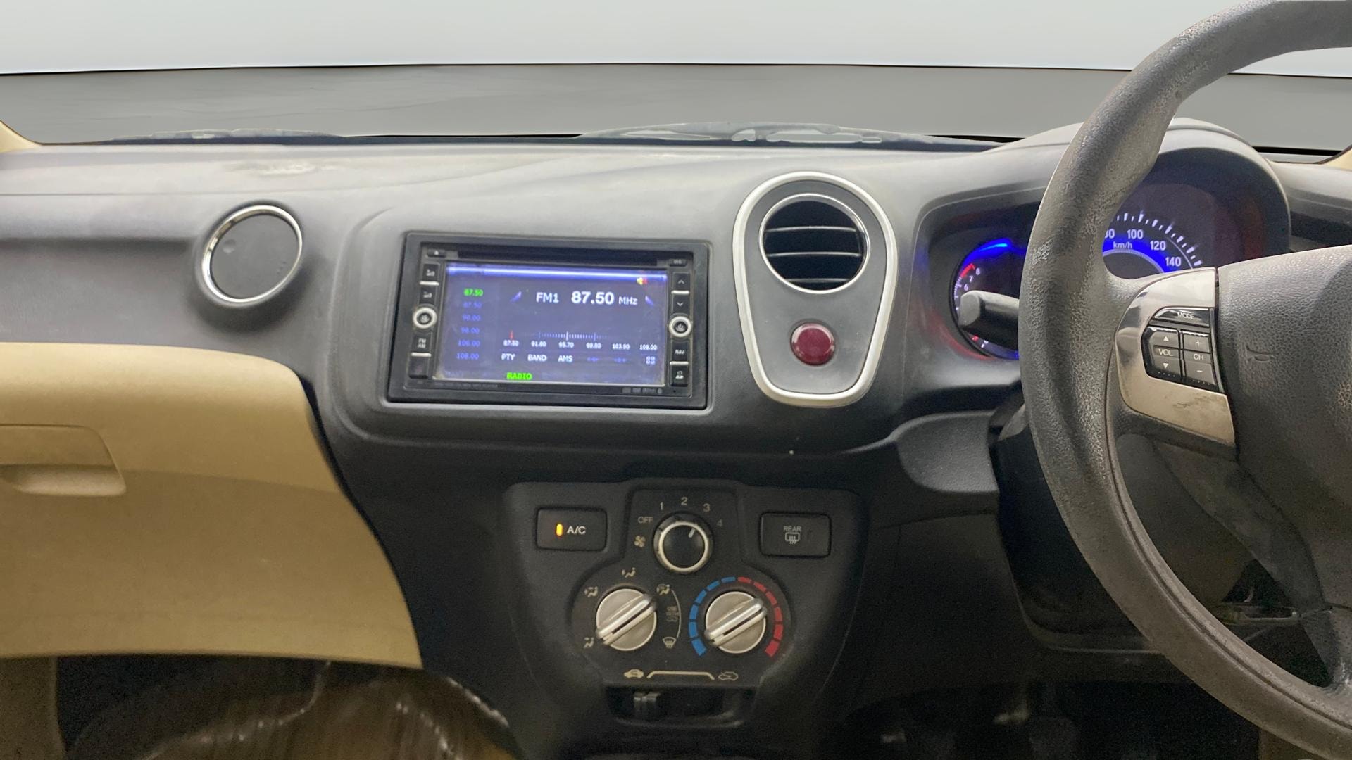 View 2015 Honda Mobilio E Diesel Image 18 Used 2015 Honda Mobilio E Diesel Image 18