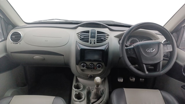 View Mahindra NuvoSport Image 31 Used Mahindra NuvoSport Image 31