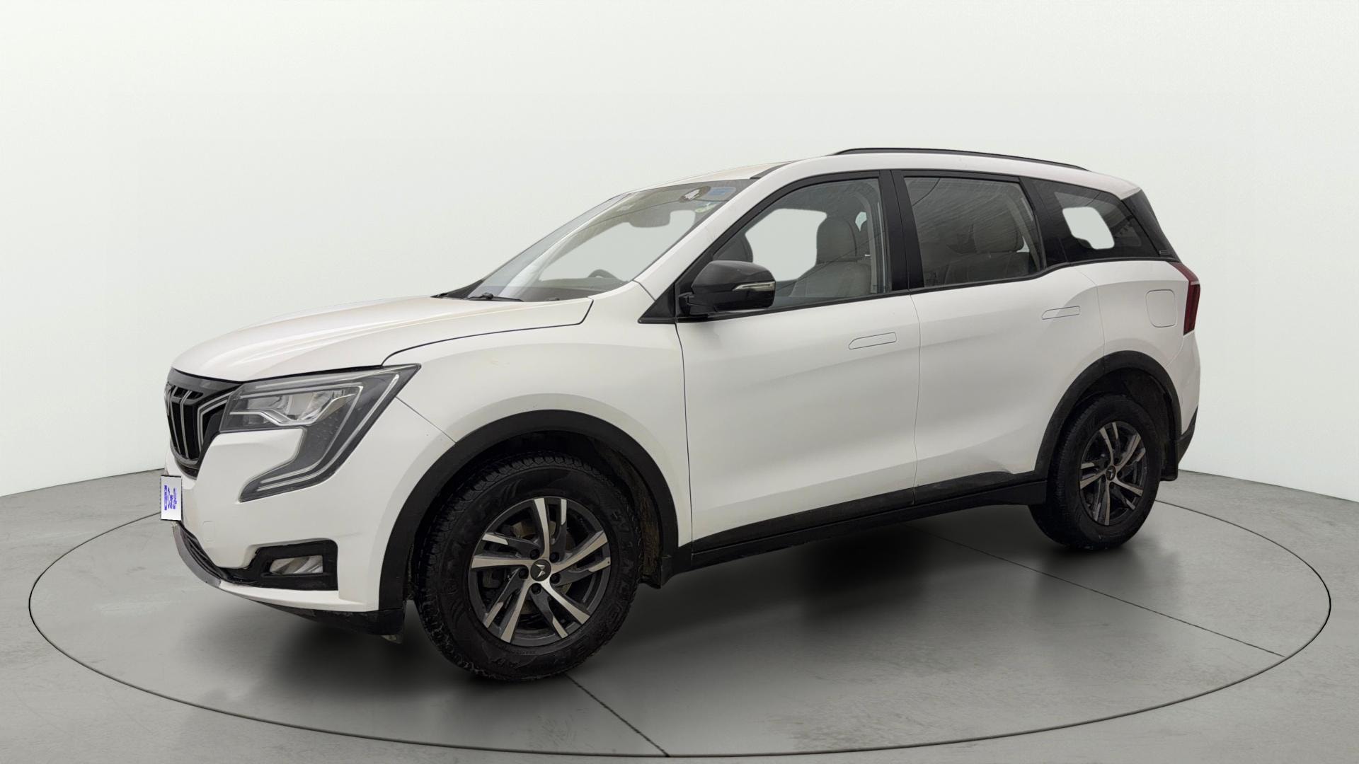 View 2022 Mahindra XUV700 MX Petrol 5 STR Image 22 Used 2022 Mahindra XUV700 MX Petrol 5 STR Image 22