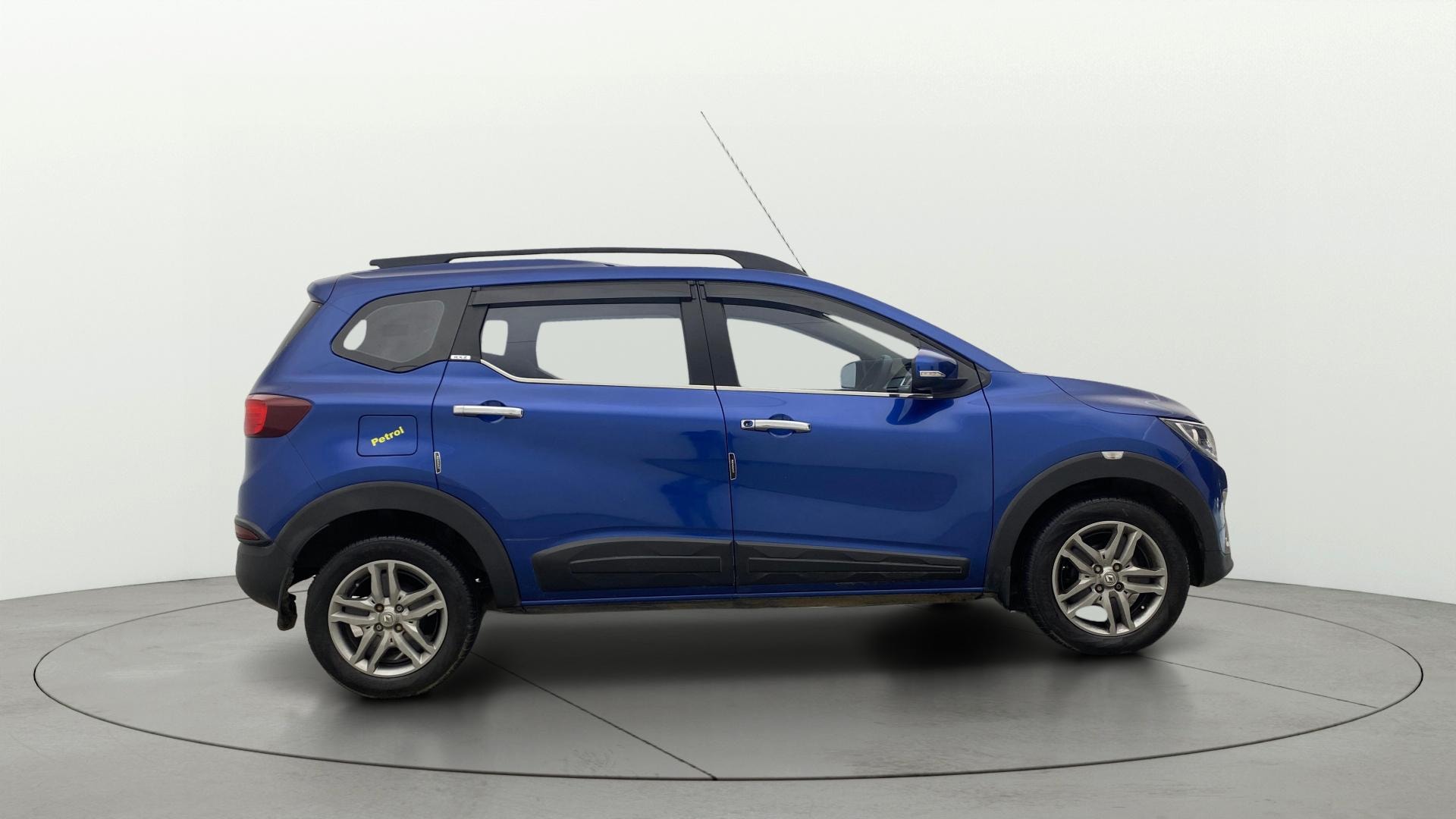 View 2020 Renault Triber RXZ Image 8 Used 2020 Renault Triber RXZ Image 8