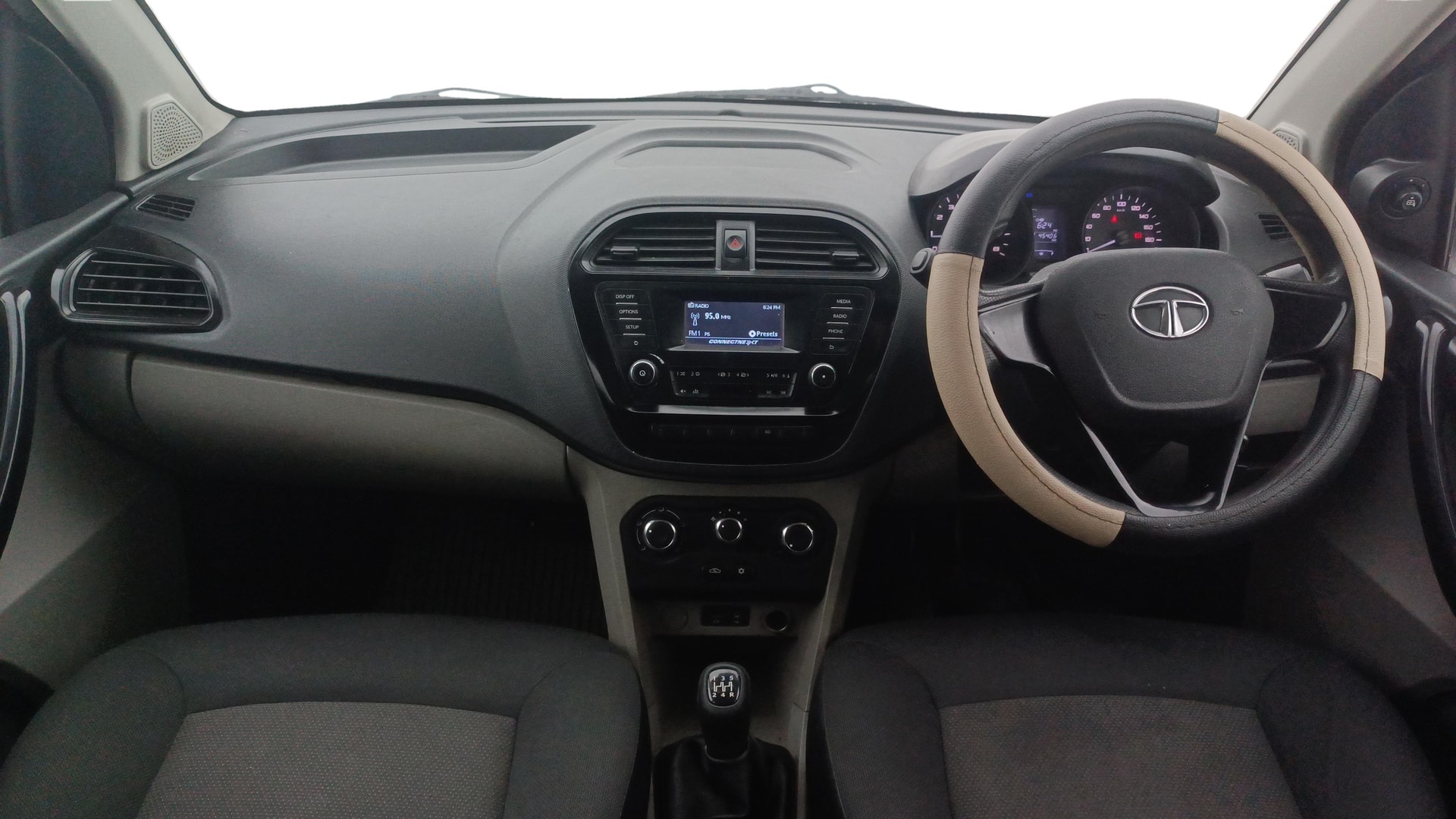 View 2018 Tata Tiago Revotorq XB Image 15 Used 2018 Tata Tiago Revotorq XB Image 15