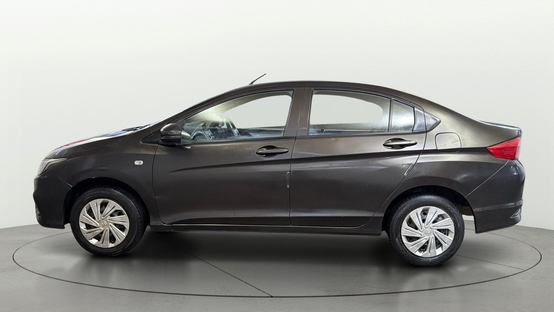 View 2018 Honda City ZX MT Diesel Anniversary Edition Image 5 Used 2018 Honda City ZX MT Diesel Anniversary Edition Image 5