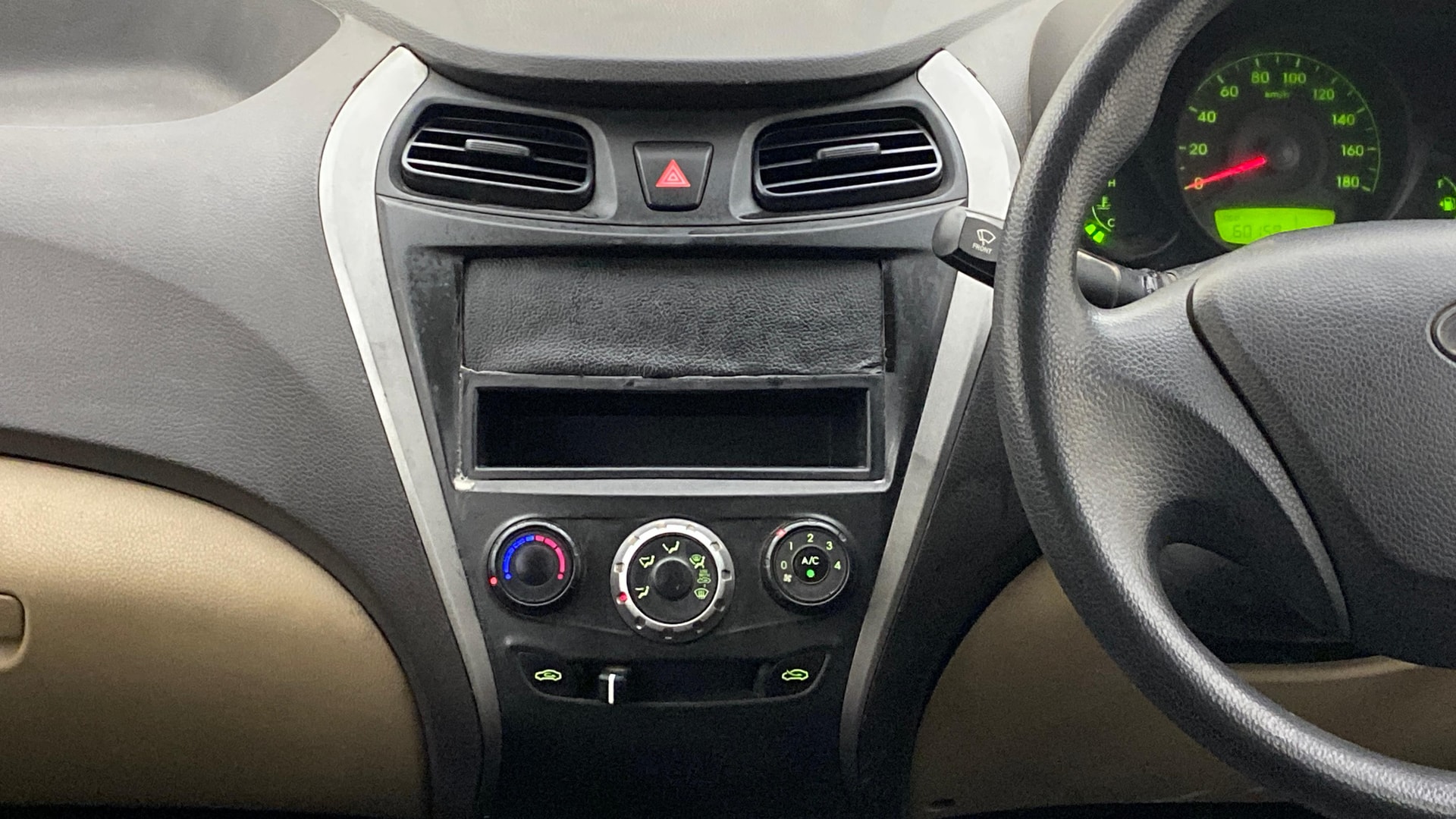 View 2014 Hyundai EON Era Plus Image 17 Used 2014 Hyundai EON Era Plus Image 17