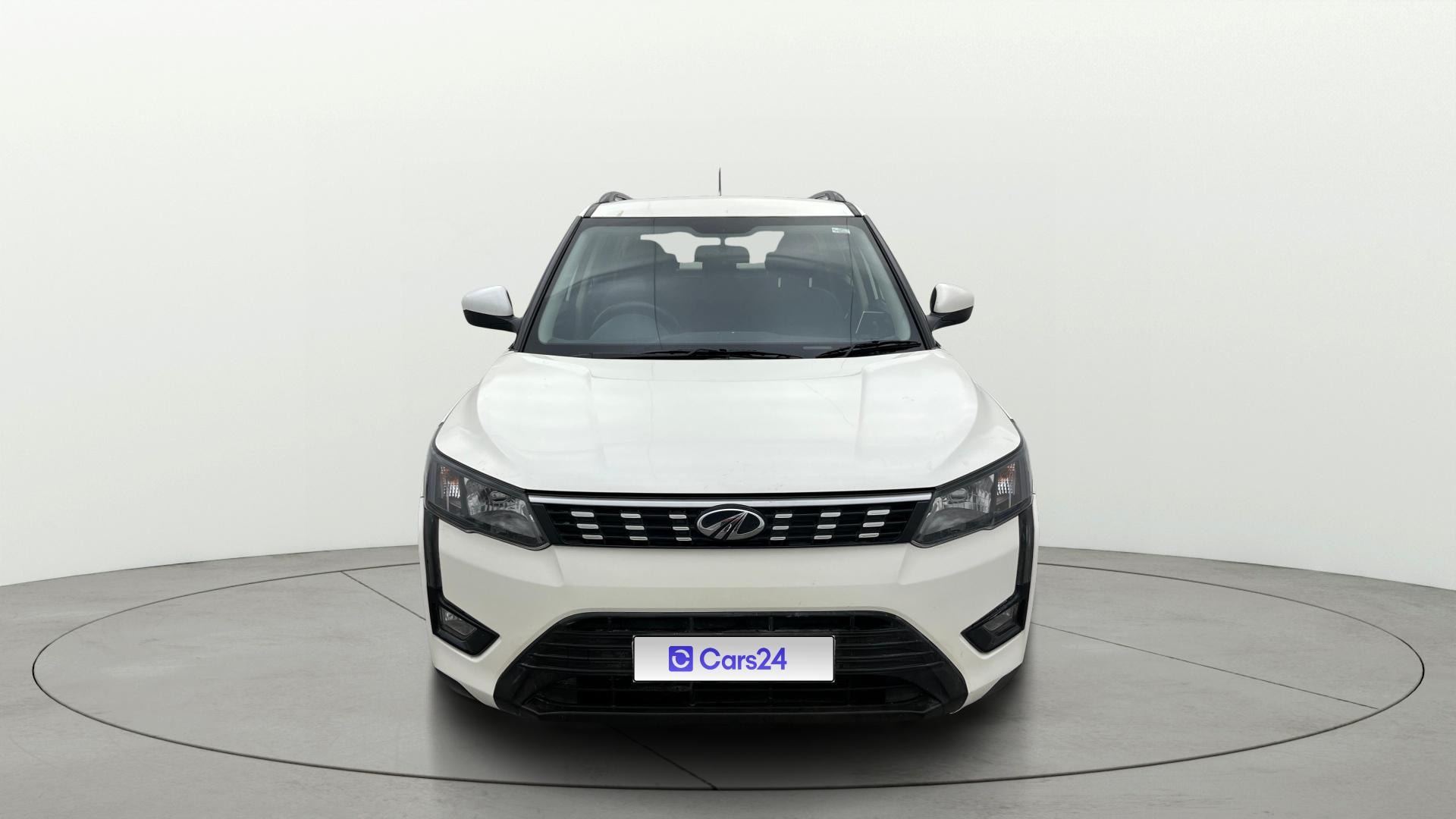 View 2019 Mahindra XUV300 W4 Petrol BS IV Image 1 Used 2019 Mahindra XUV300 W4 Petrol BS IV Image 1