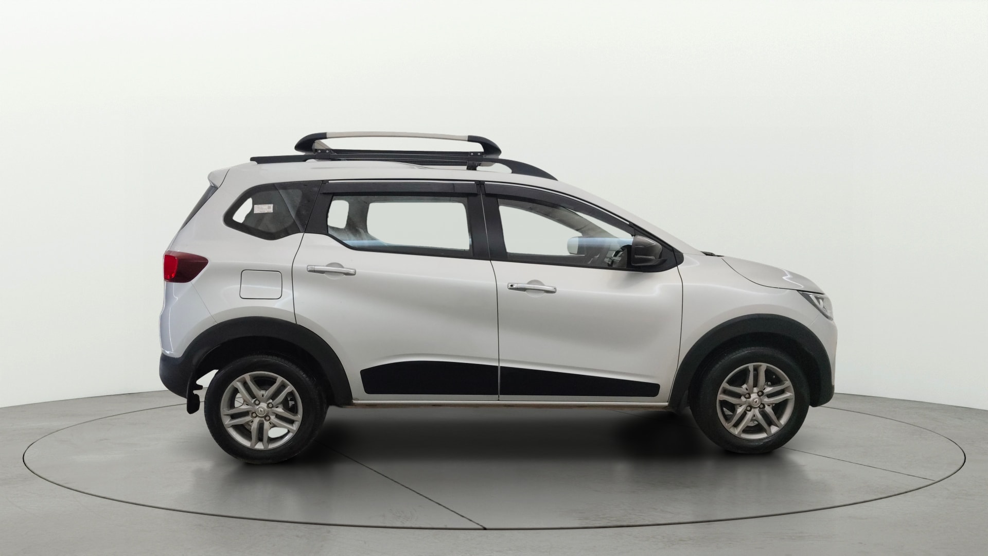 View 2024 Renault Triber RXZ Image 8 Used 2024 Renault Triber RXZ Image 8