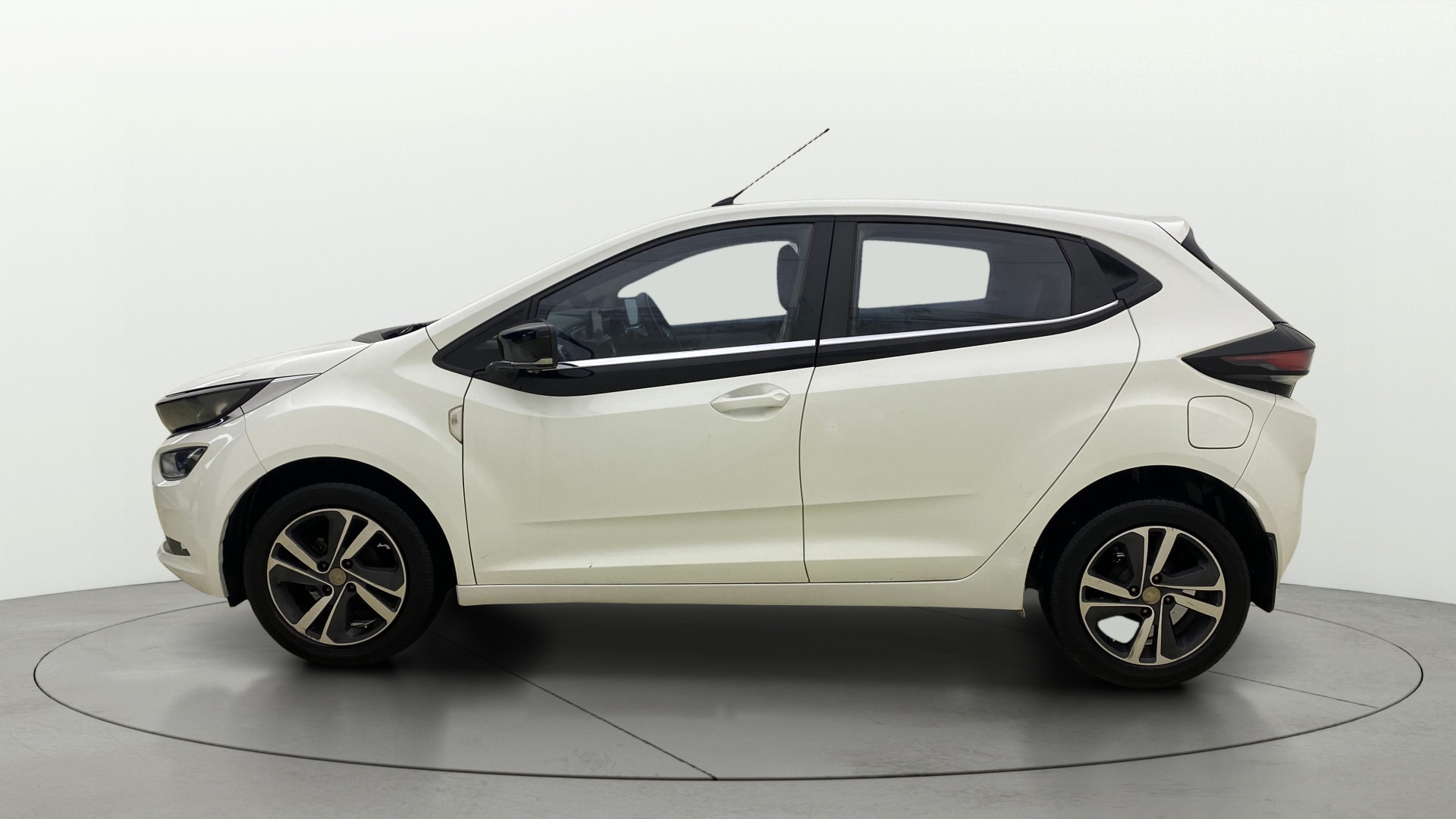 View 2022 Tata Altroz XZ Petrol Image 27 Used 2022 Tata Altroz XZ Petrol Image 27