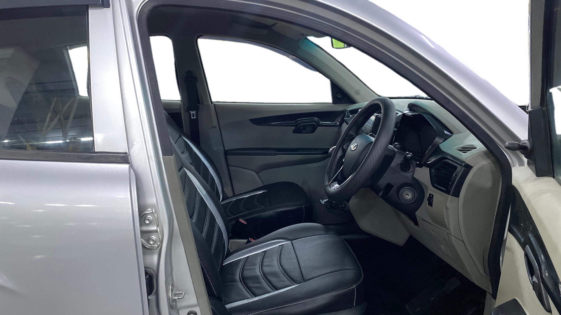 View 2017 Mahindra KUV100 K4 Plus Petrol 5 Seater BS IV Image 17 Used 2017 Mahindra KUV100 K4 Plus Petrol 5 Seater BS IV Image 17