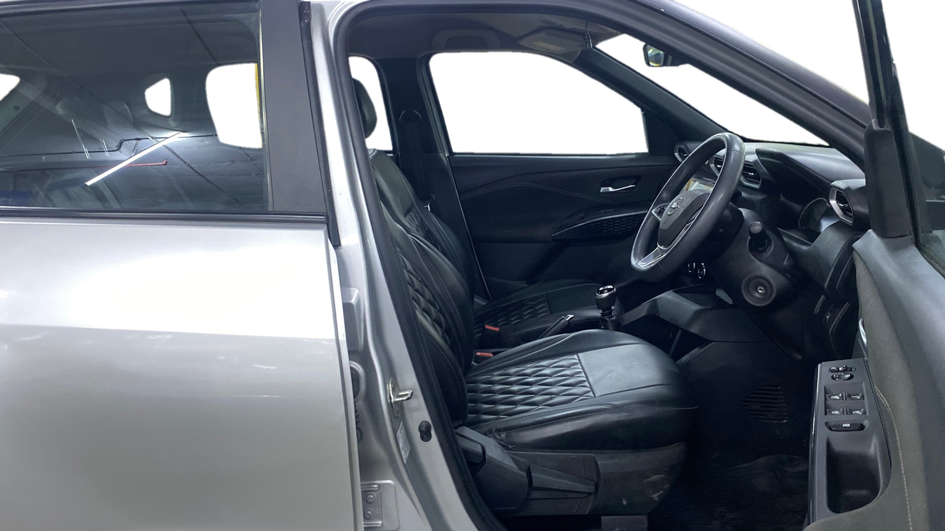 View 2024 Nissan Magnite Acenta B4D 1.0 Petrol MT Image 18 Used 2024 Nissan Magnite Acenta B4D 1.0 Petrol MT Image 18