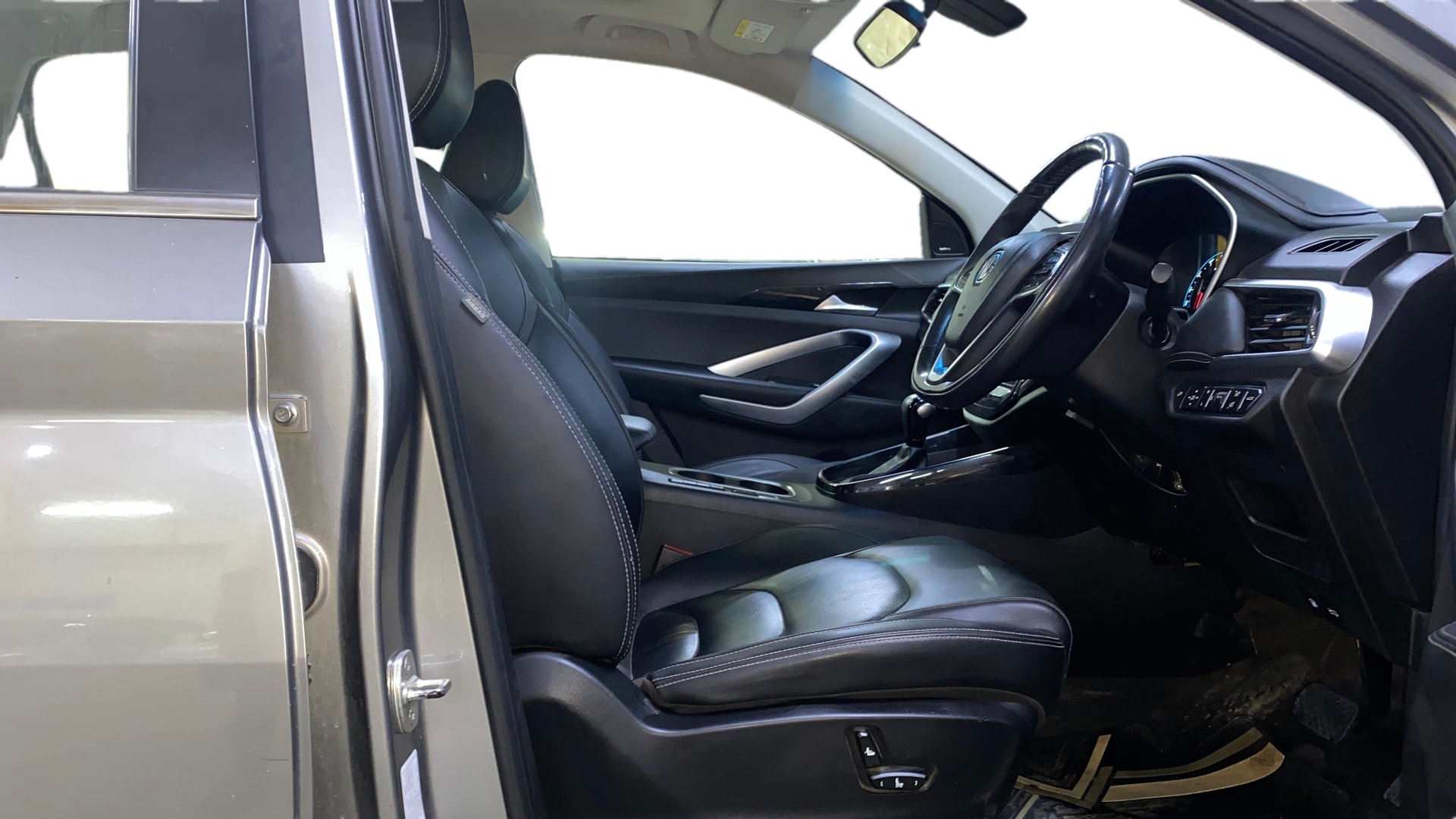 View 2020 MG Hector Sharp DCT Petrol Dual Tone Image 19 Used 2020 MG Hector Sharp DCT Petrol Dual Tone Image 19