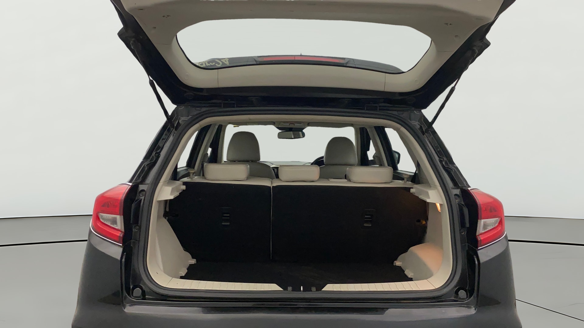 View 2019 Mahindra XUV300 W4 Petrol BS IV Image 43 Used 2019 Mahindra XUV300 W4 Petrol BS IV Image 43