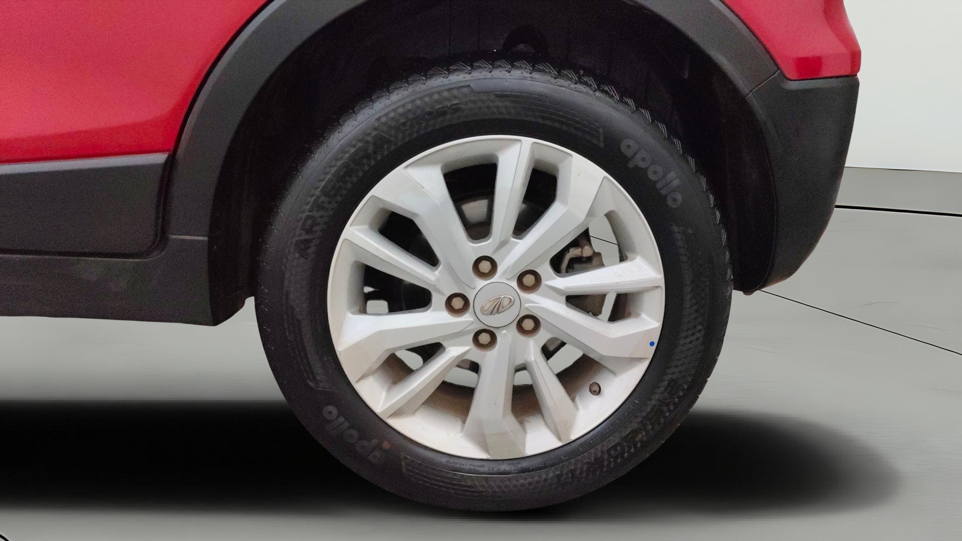 View 2019 Mahindra XUV300 W4 Petrol BS IV Image 8 Used 2019 Mahindra XUV300 W4 Petrol BS IV Image 8