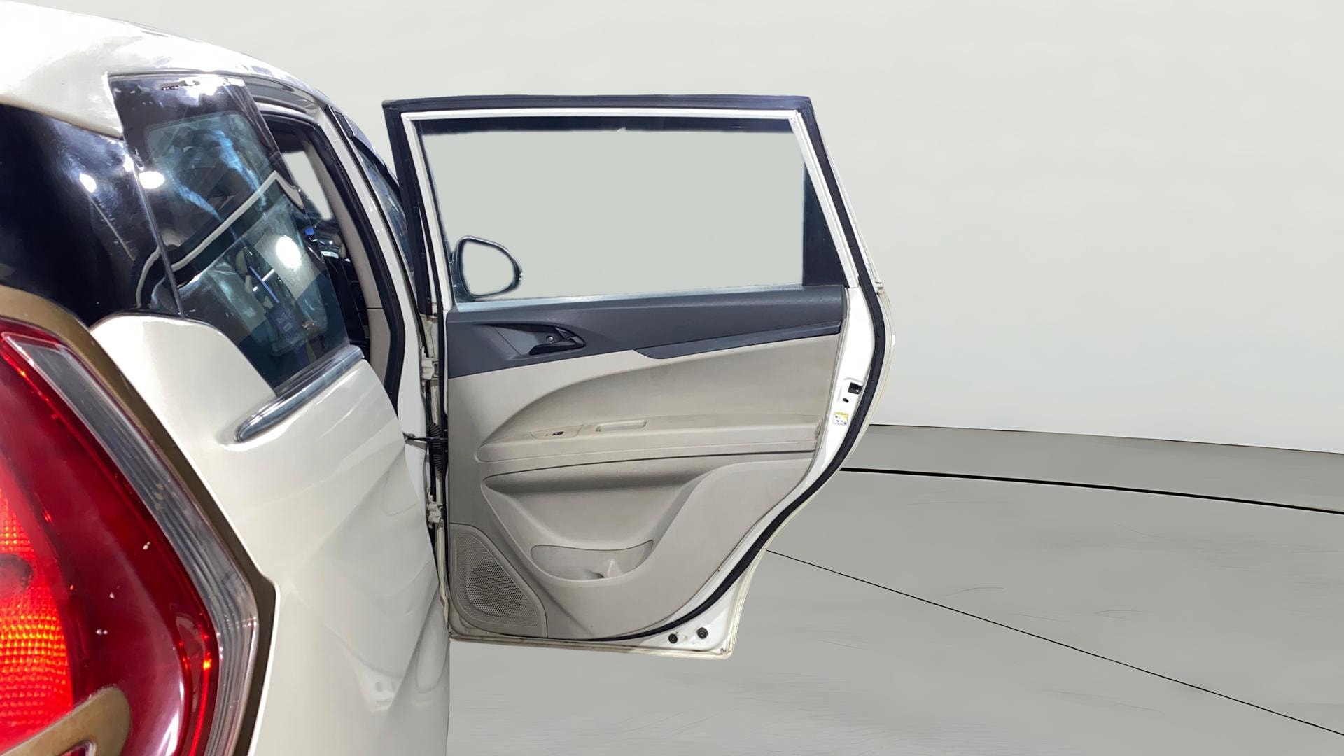View 2019 Mahindra Marazzo M4 8-Seater Image 7 Used 2019 Mahindra Marazzo M4 8-Seater Image 7