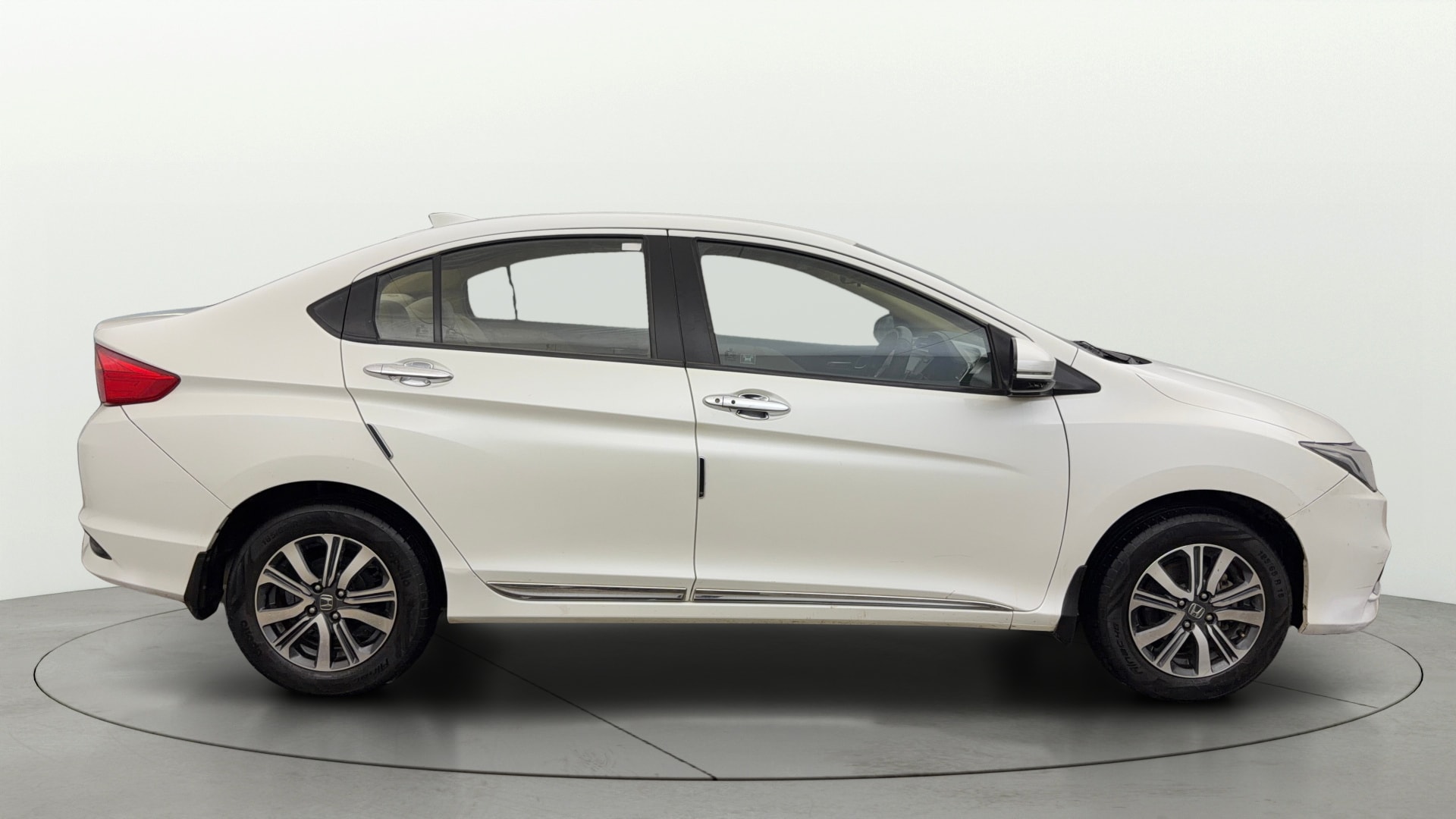 View 2020 Honda City ZX MT Diesel Anniversary Edition Image 9 Used 2020 Honda City ZX MT Diesel Anniversary Edition Image 9