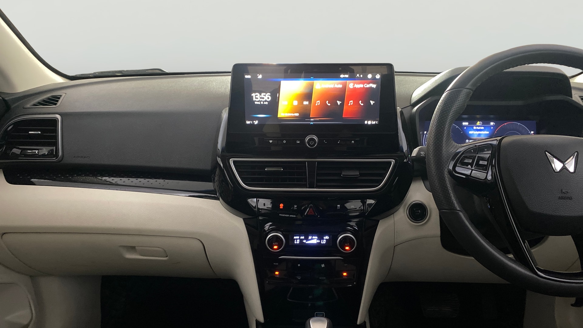 View 2024 Mahindra XUV 3XO AX5 1.5 Turbo Diesel Autoshift Plus Image 32 Used 2024 Mahindra XUV 3XO AX5 1.5 Turbo Diesel Autoshift Plus Image 32