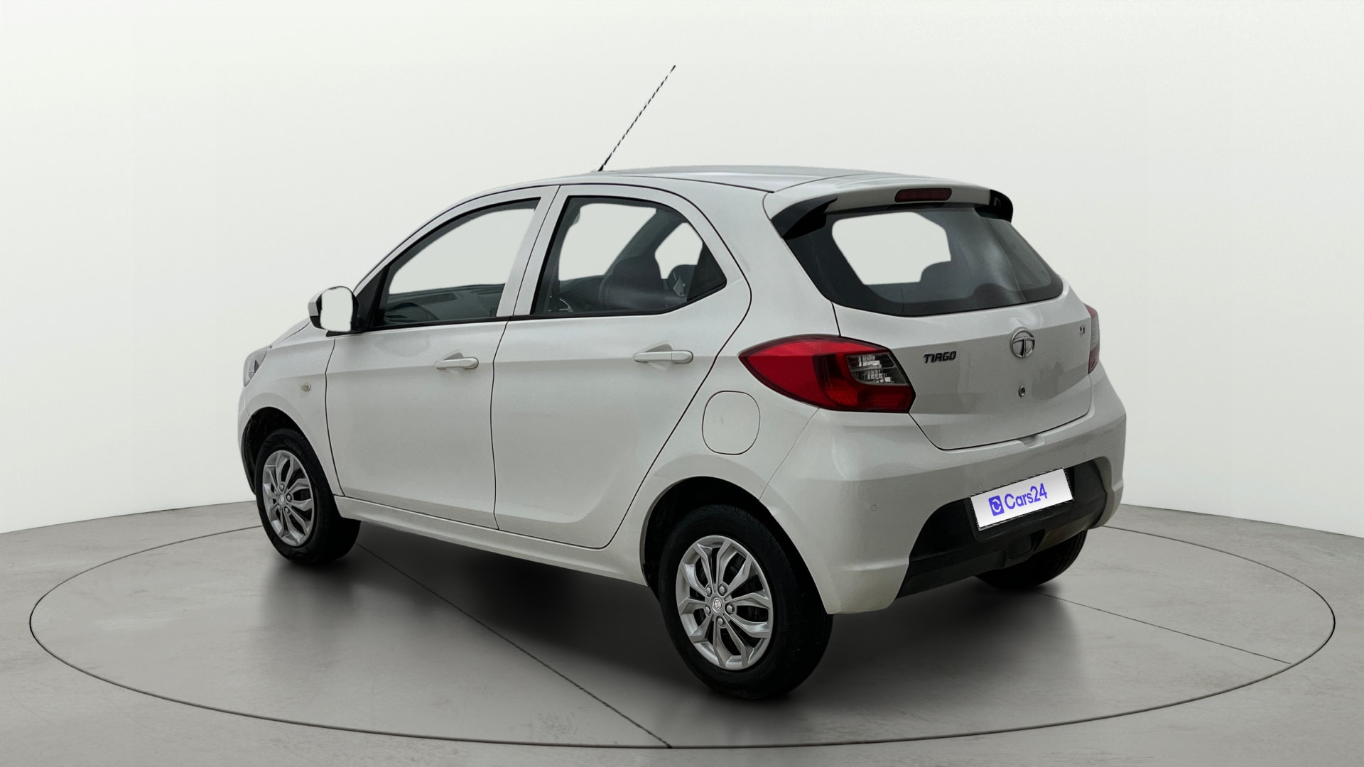 View 2017 Tata Tiago Revotorq XB Image 2 Used 2017 Tata Tiago Revotorq XB Image 2
