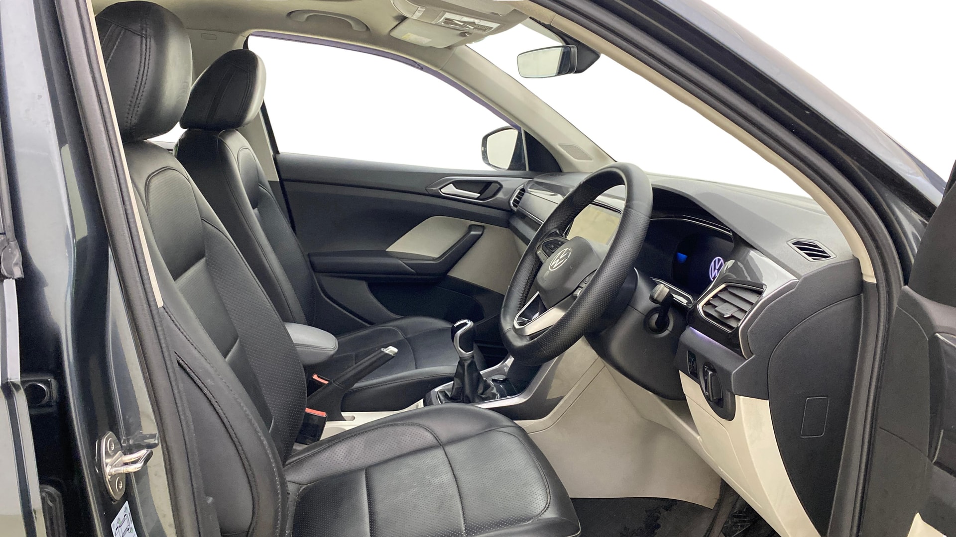 View 2022 Volkswagen Taigun 1.0 TSI Topline MT Image 18 Used 2022 Volkswagen Taigun 1.0 TSI Topline MT Image 18