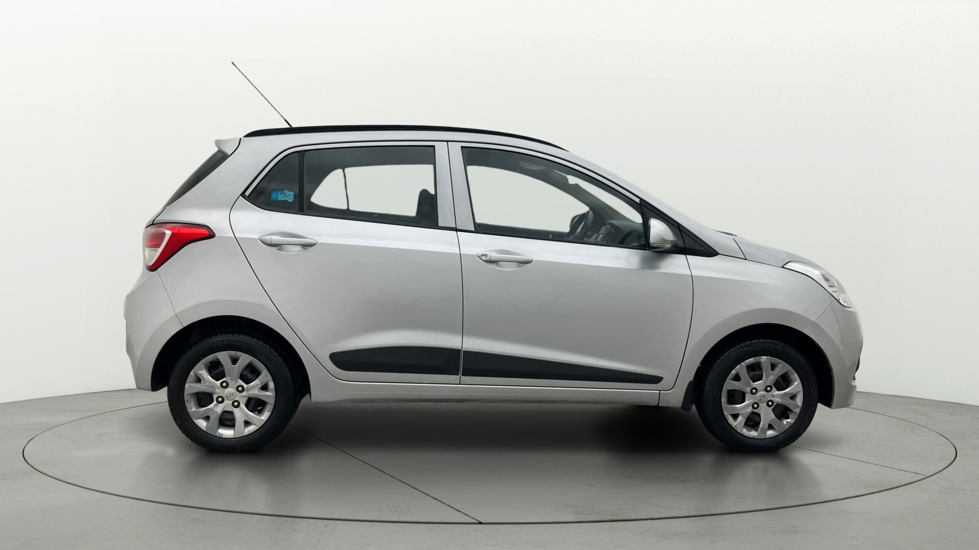 View 2017 Hyundai Grand i10 Sportz 1.2 Kappa Image 8 Used 2017 Hyundai Grand i10 Sportz 1.2 Kappa Image 8