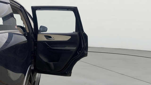 View Mahindra XUV700 Image 6 Used Mahindra XUV700 Image 6