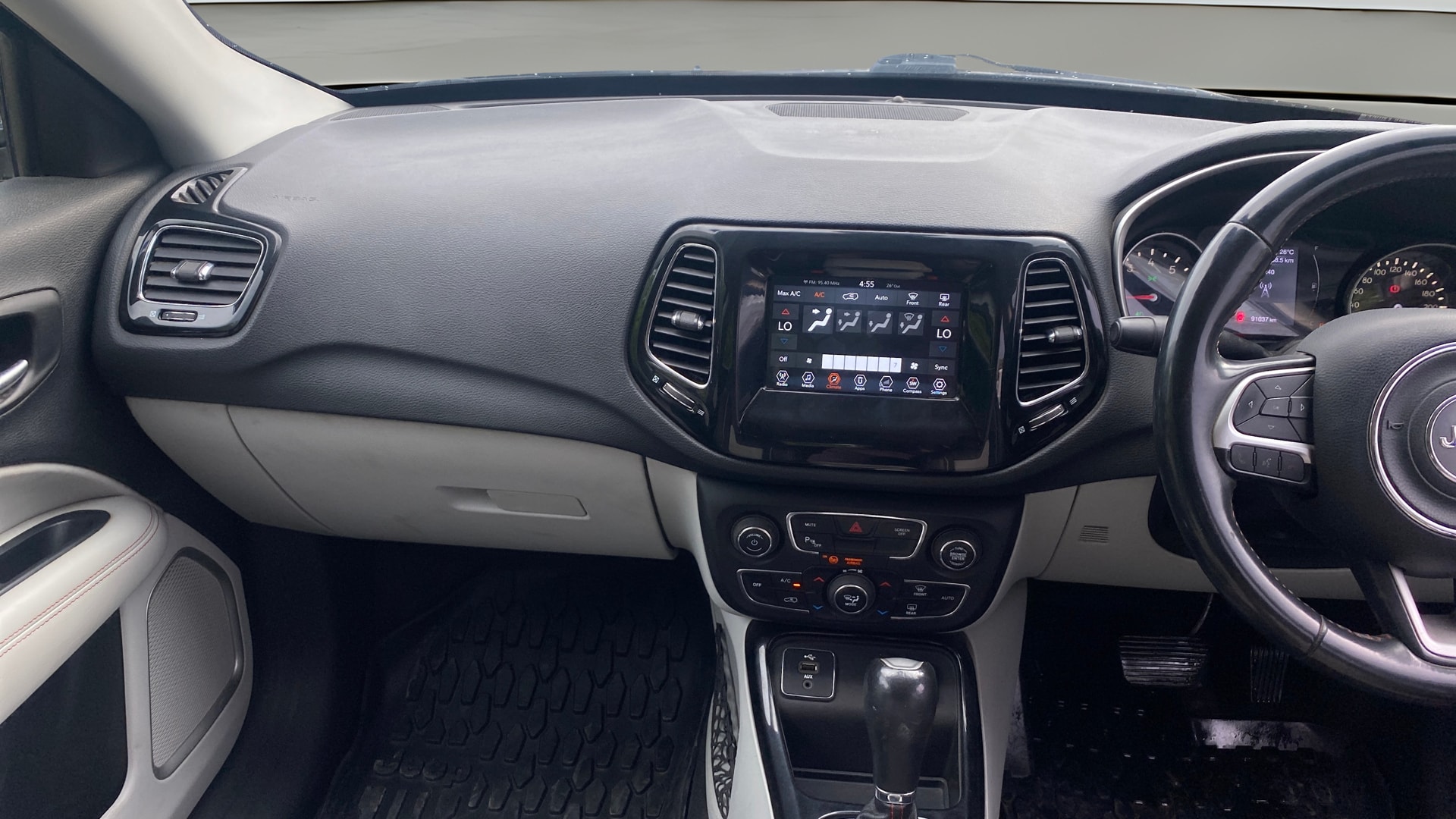 View 2018 Jeep Compass Limited 1.4 Multi AIR Petrol DDCT AT BS IV Image 17 Used 2018 Jeep Compass Limited 1.4 Multi AIR Petrol DDCT AT BS IV Image 17
