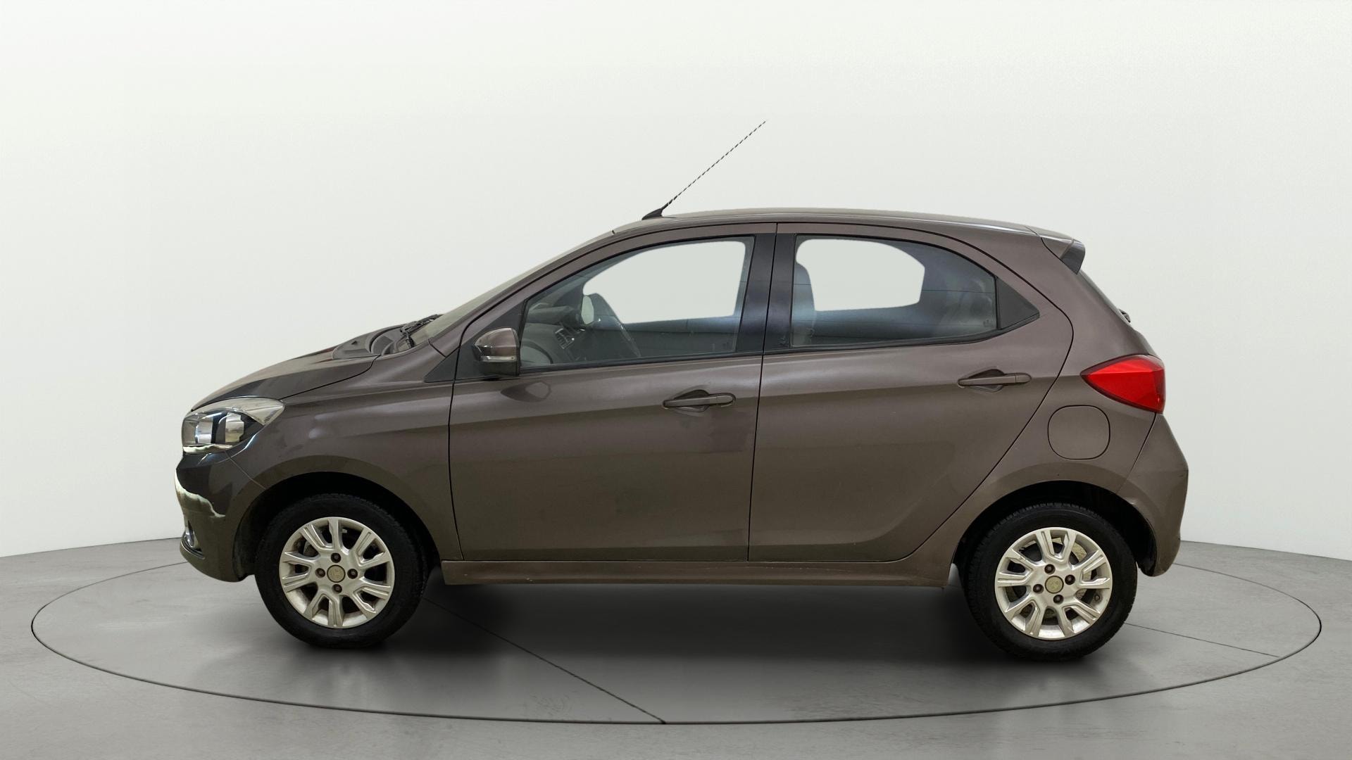 View 2017 Tata Tiago Revotorq XB Image 5 Used 2017 Tata Tiago Revotorq XB Image 5