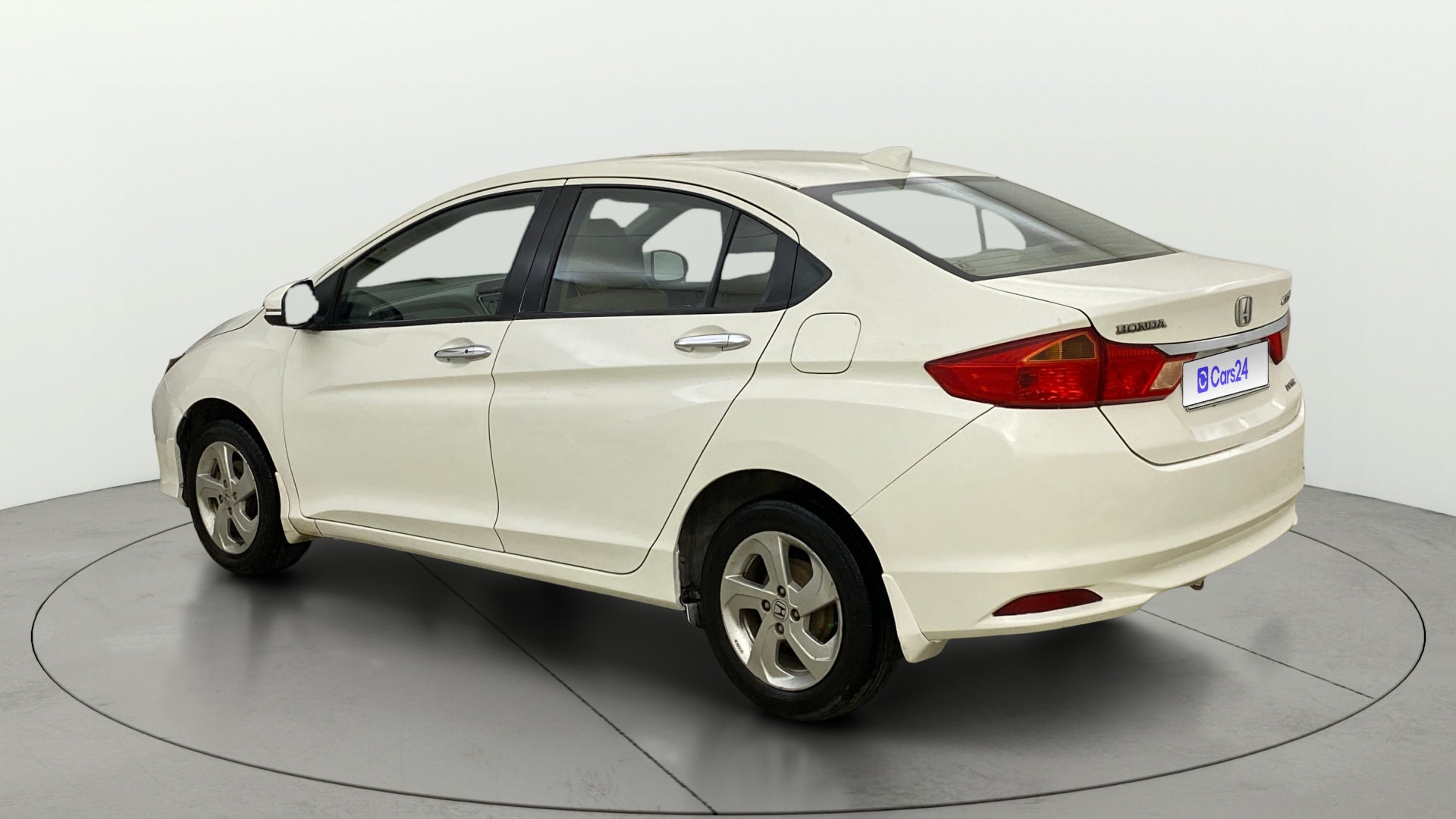 View 2016 Honda City ZX MT Diesel Anniversary Edition Image 2 Used 2016 Honda City ZX MT Diesel Anniversary Edition Image 2