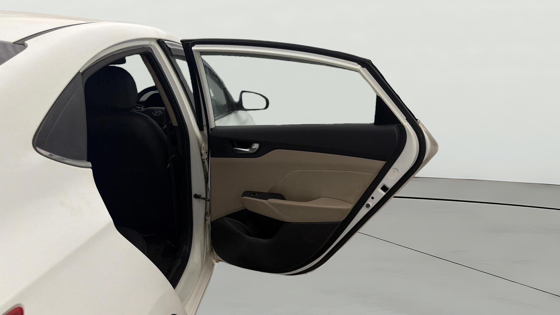 View 2019 Hyundai Verna 1.6 VTVT SX Image 8 Used 2019 Hyundai Verna 1.6 VTVT SX Image 8