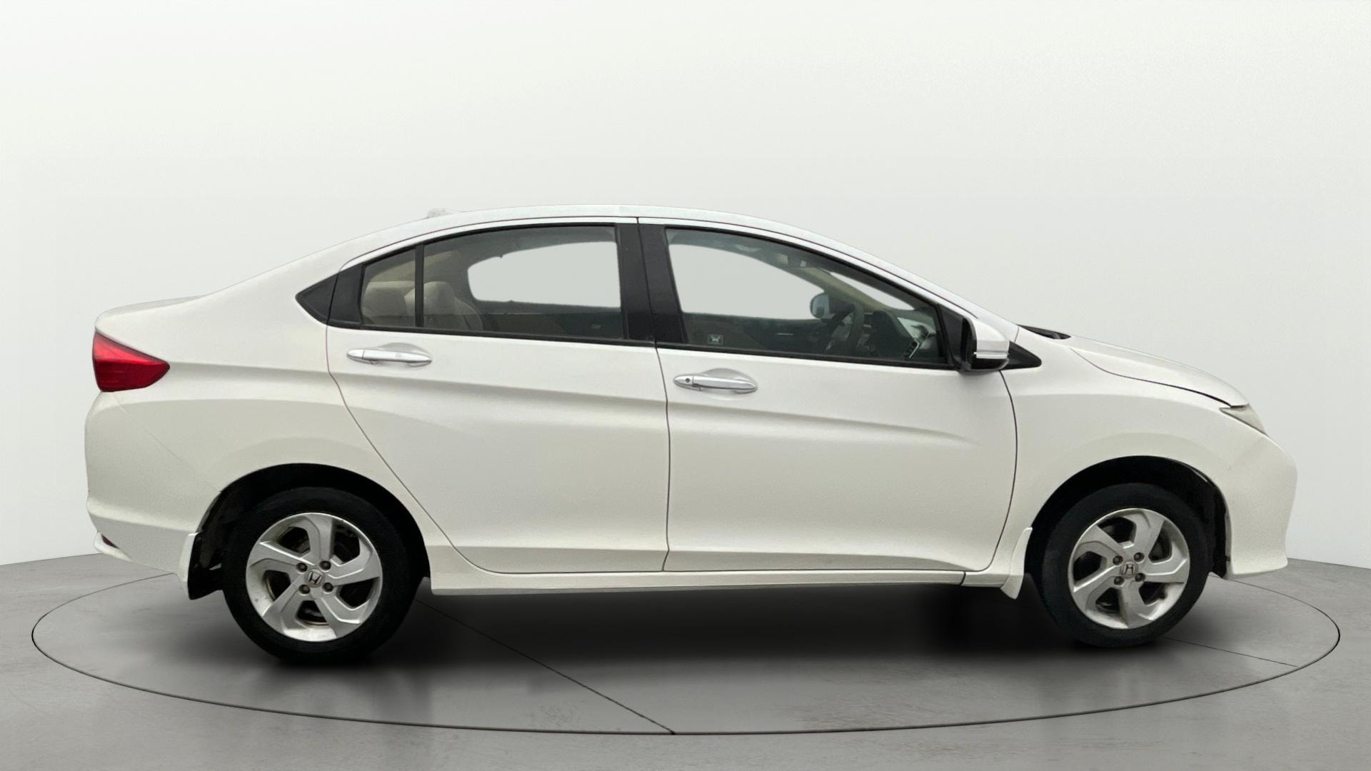 View 2015 Honda City ZX MT Diesel Anniversary Edition Image 27 Used 2015 Honda City ZX MT Diesel Anniversary Edition Image 27
