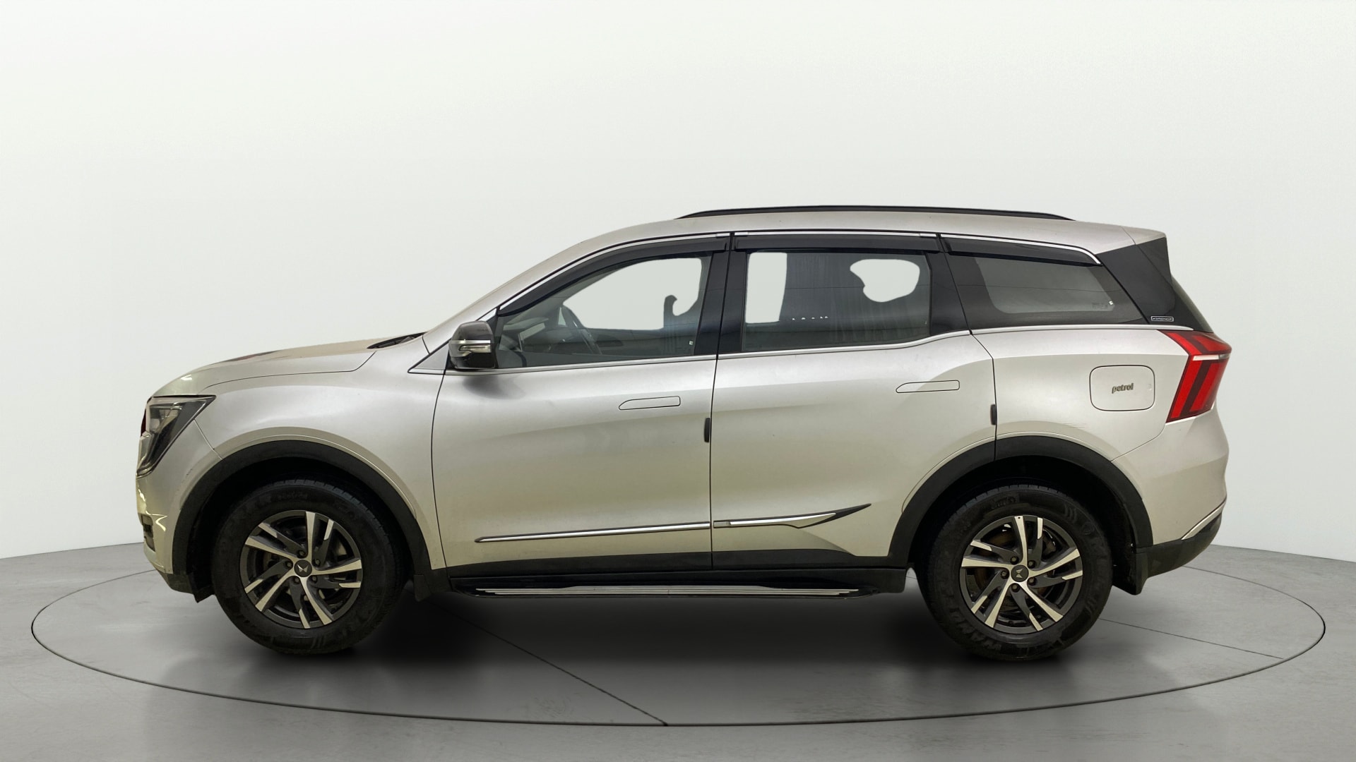 Used 2022 Mahindra XUV700 Used 2022 Mahindra XUV700