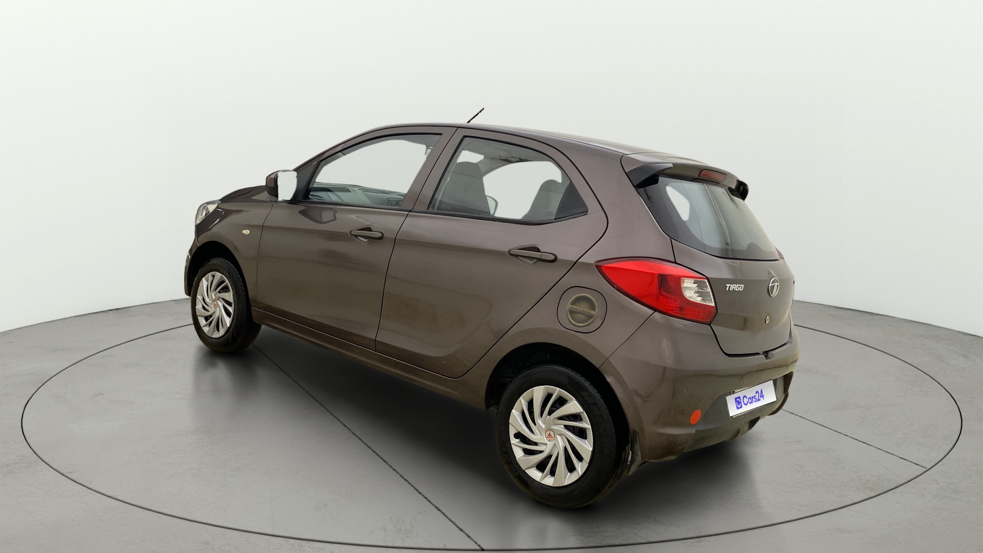 View 2018 Tata Tiago Revotorq XB Image 2 Used 2018 Tata Tiago Revotorq XB Image 2