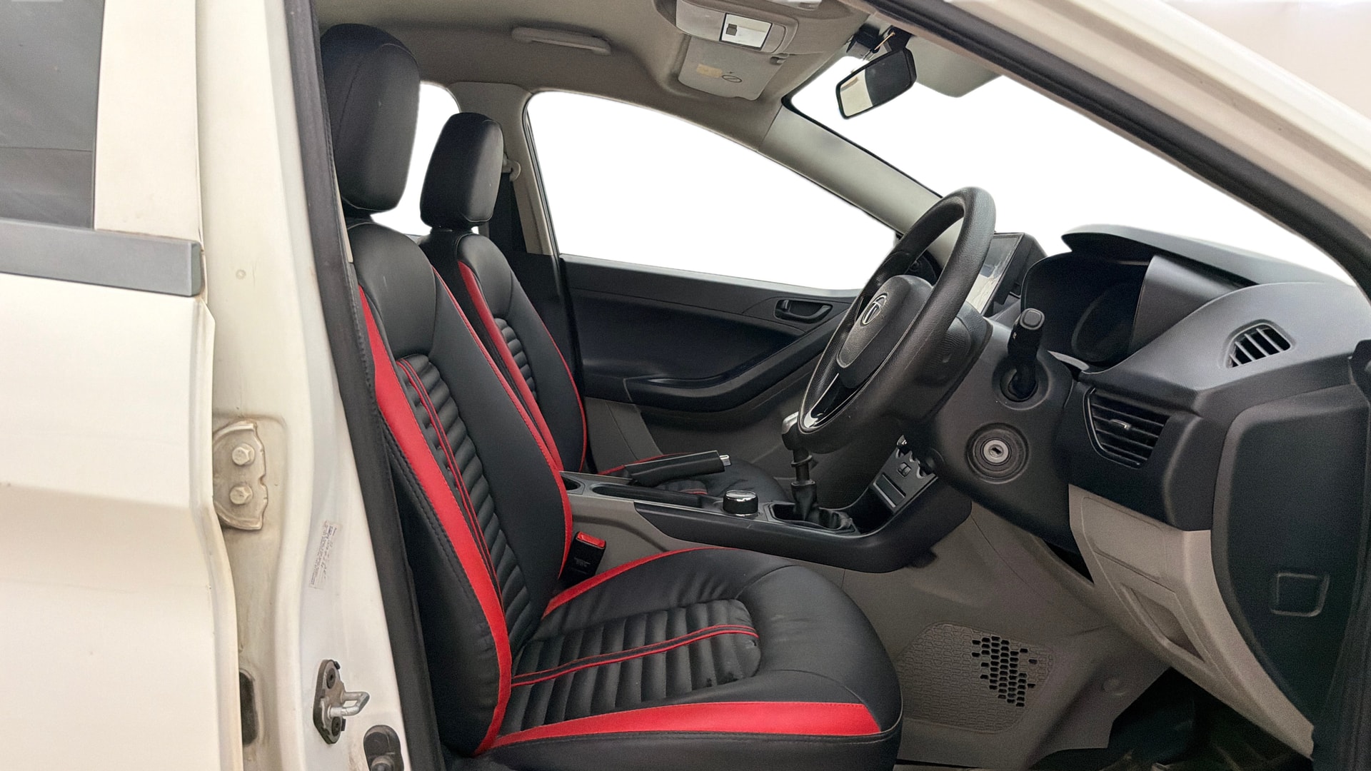 View 2018 Tata Nexon Revotron XE Image 25 Used 2018 Tata Nexon Revotron XE Image 25