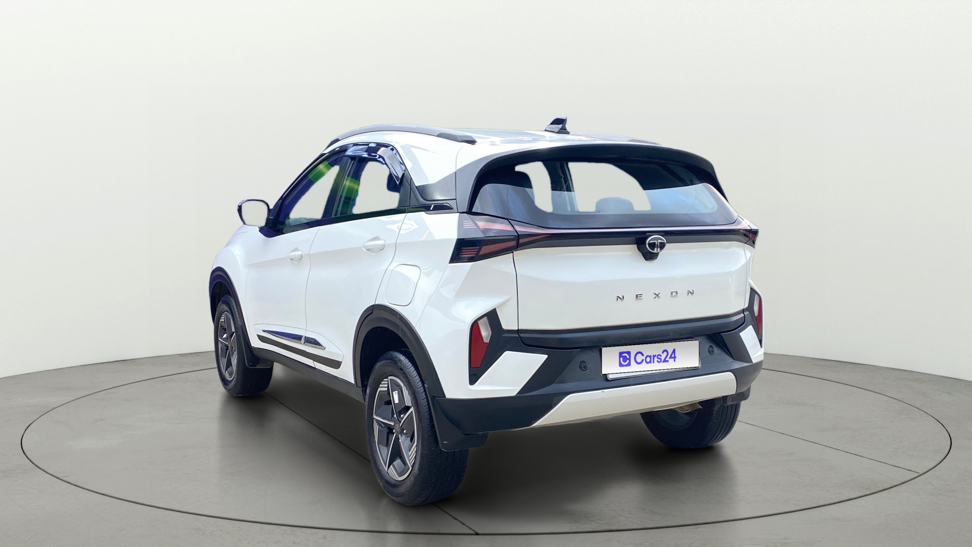 View 2024 Tata Nexon Revotron XE Image 2 Used 2024 Tata Nexon Revotron XE Image 2