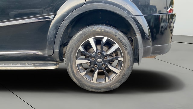 View Mahindra XUV500 Image 8 Used Mahindra XUV500 Image 8