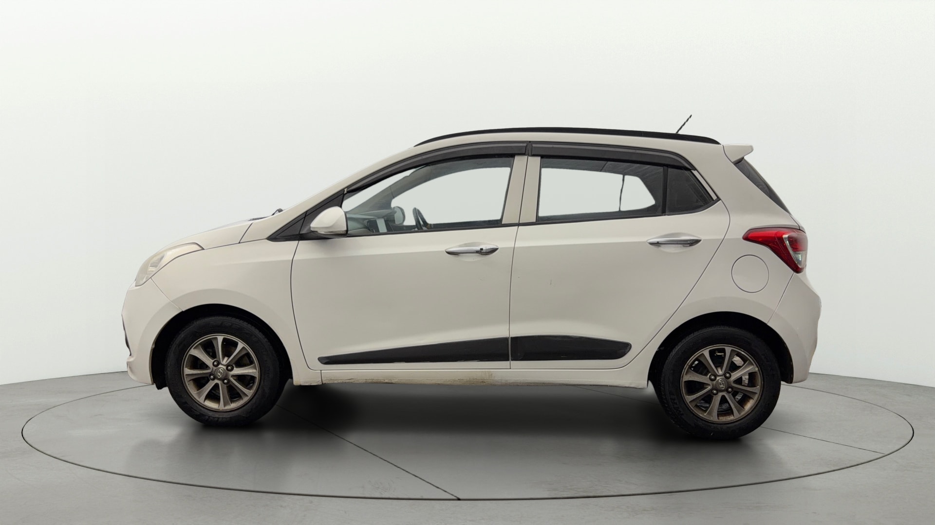 View 2014 Hyundai Grand i10 1.2 Asta Petrol Image 5 Used 2014 Hyundai Grand i10 1.2 Asta Petrol Image 5