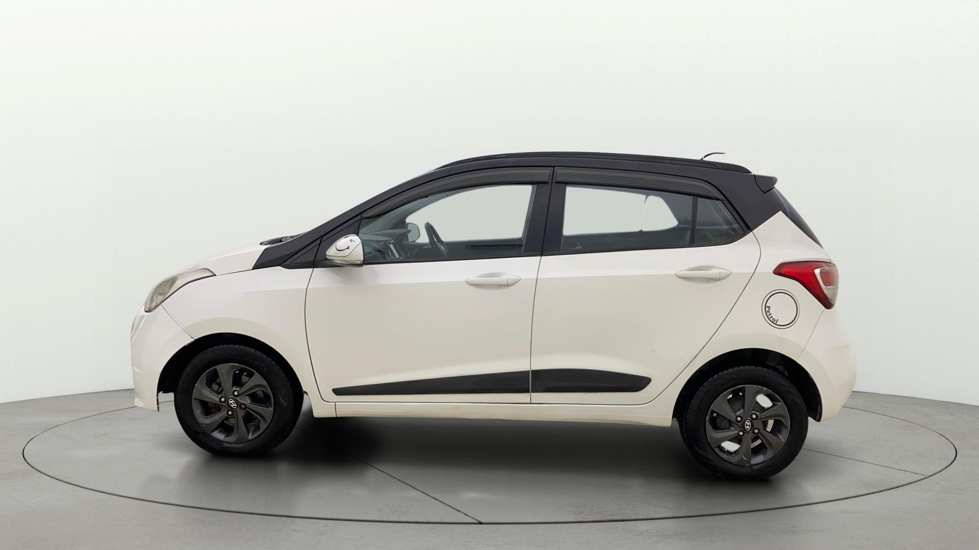 View 2018 Hyundai Grand i10 Sportz 1.2 Kappa VTVT Dual Tone Image 25 Used 2018 Hyundai Grand i10 Sportz 1.2 Kappa VTVT Dual Tone Image 25