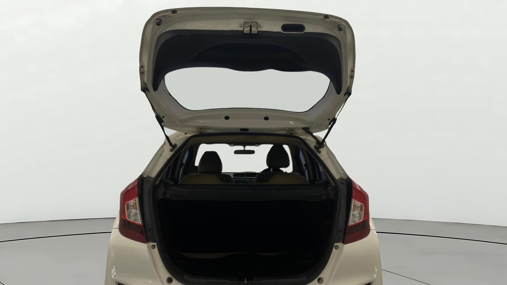 View 2015 Honda Jazz E MT Diesel Image 16 Used 2015 Honda Jazz E MT Diesel Image 16