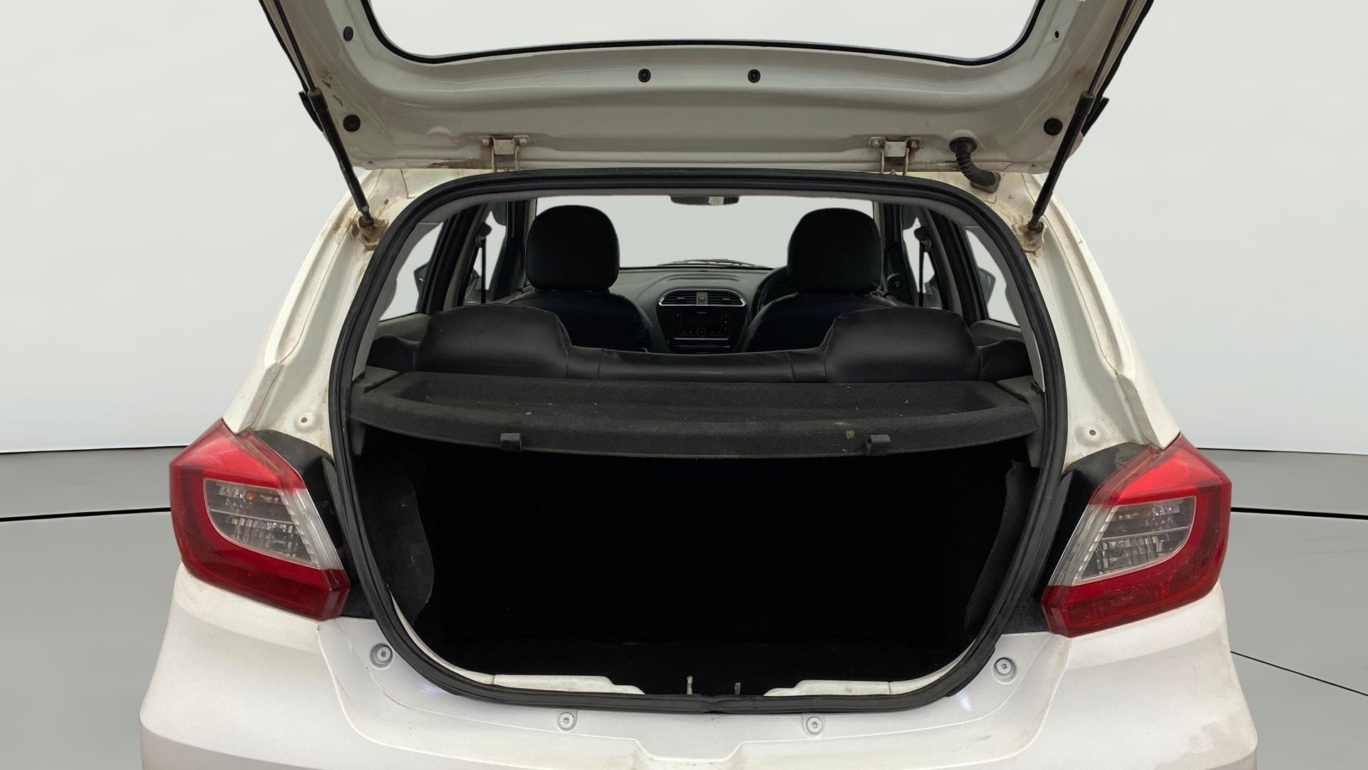 View 2020 Tata Tiago Revotorq XB Image 36 Used 2020 Tata Tiago Revotorq XB Image 36
