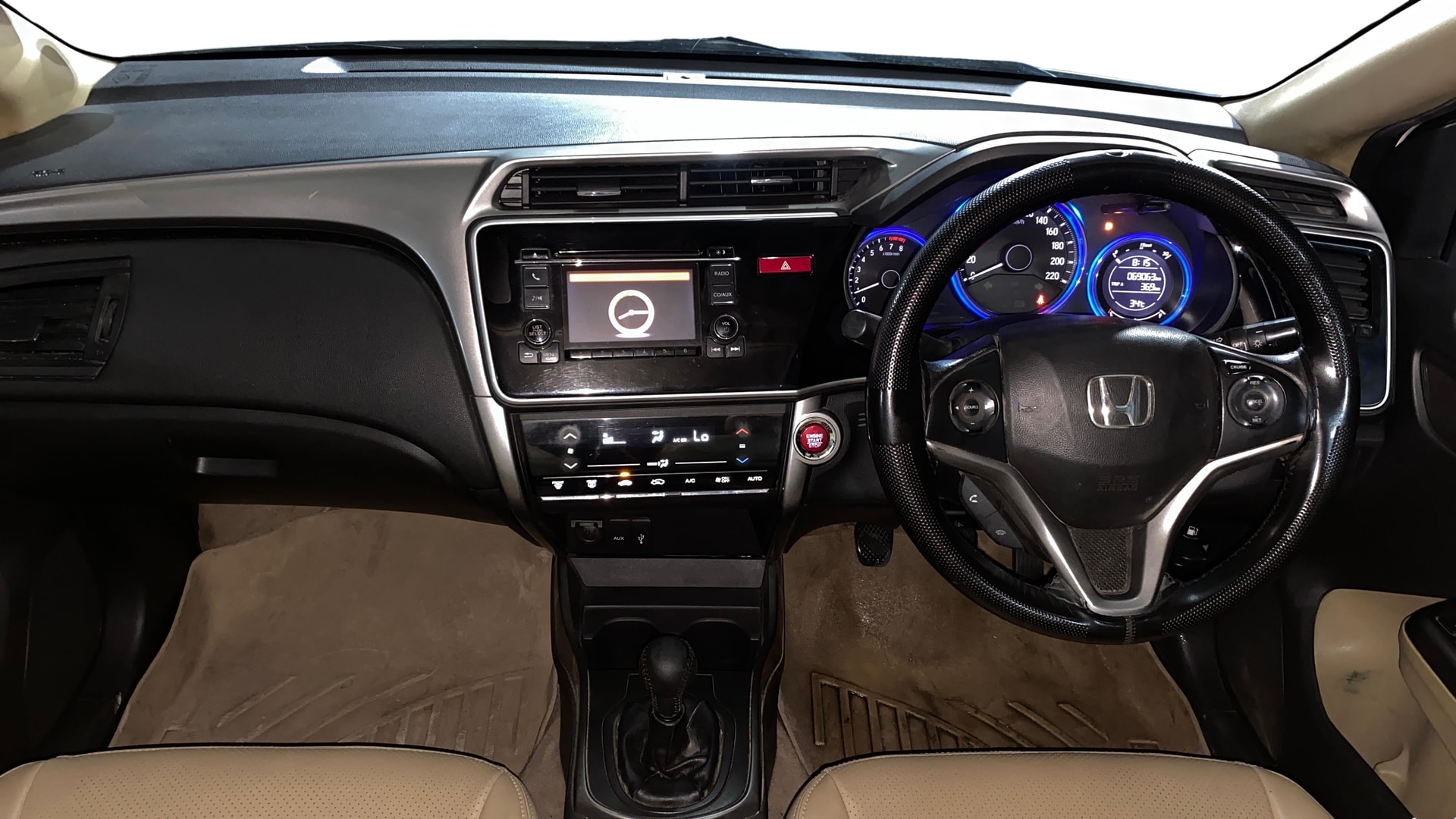 View 2015 Honda City ZX MT Diesel Anniversary Edition Image 16 Used 2015 Honda City ZX MT Diesel Anniversary Edition Image 16