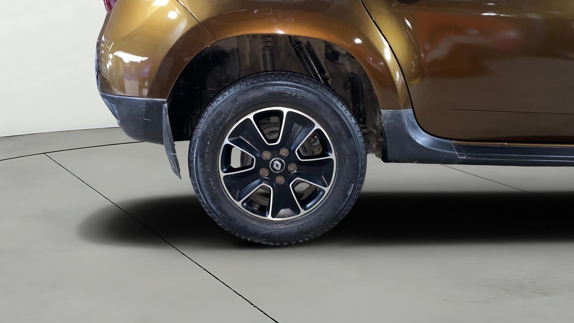 View 2019 Renault Duster 85 PS RXS 4X2 MT Image 23 Used 2019 Renault Duster 85 PS RXS 4X2 MT Image 23