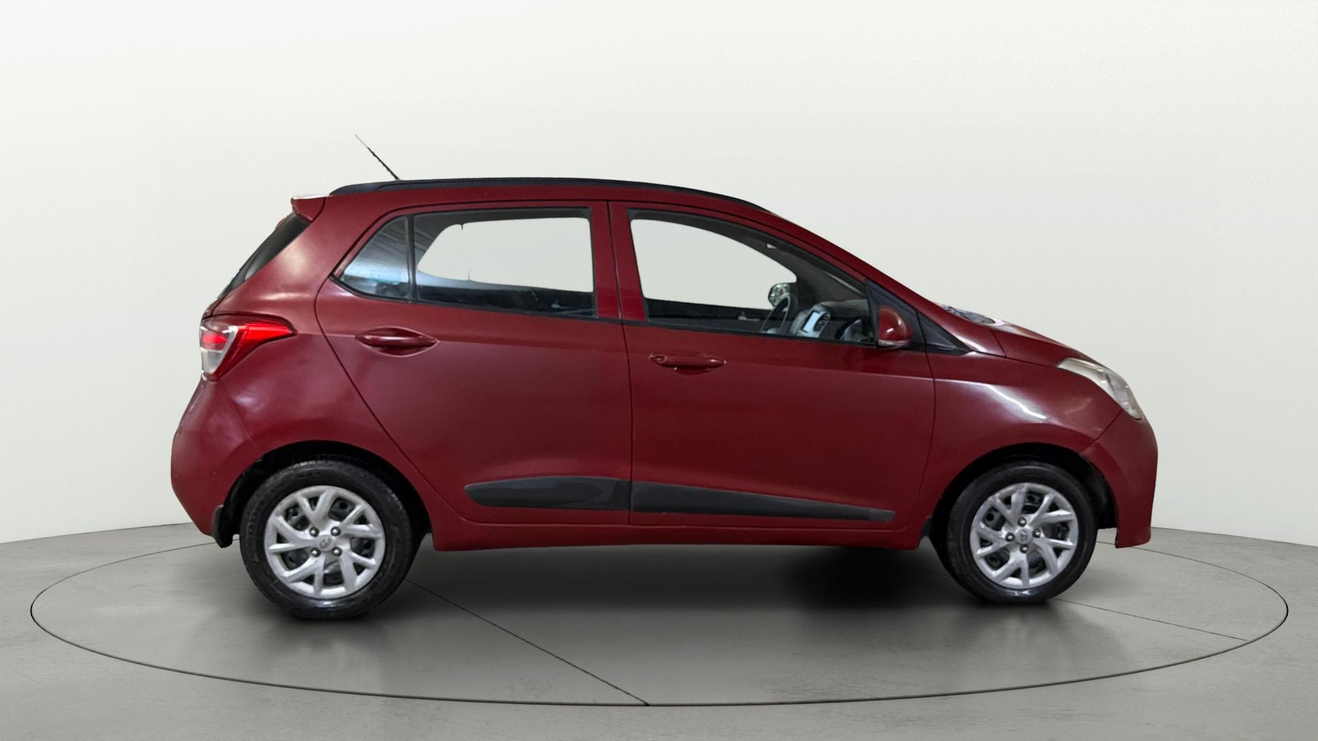 View 2017 Hyundai Grand i10 1.2 Sportz(O) Petrol Image 8 Used 2017 Hyundai Grand i10 1.2 Sportz(O) Petrol Image 8