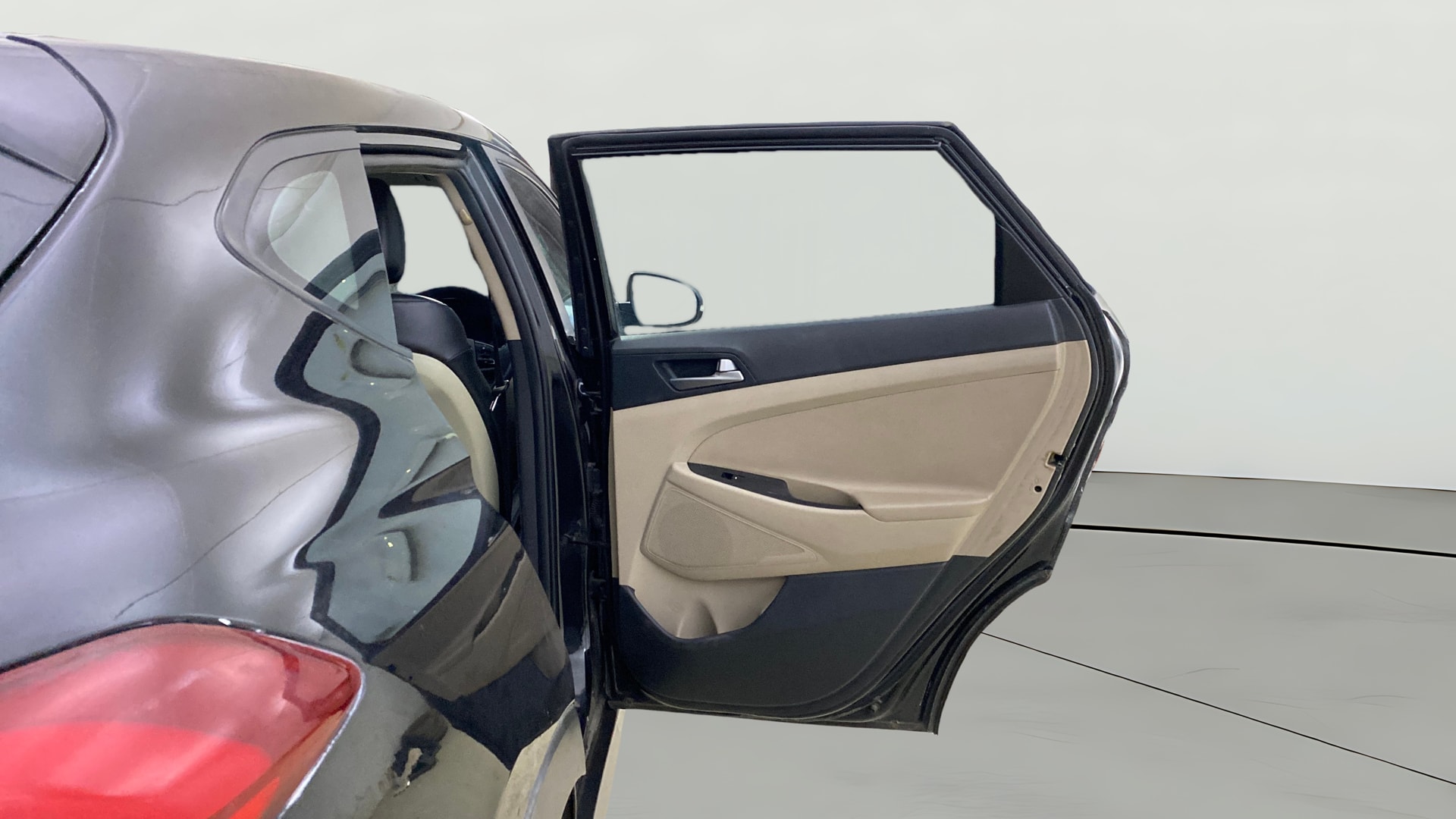 View 2018 Hyundai Tucson R 2.0 6-Speed Manual Base BS IV Image 7 Used 2018 Hyundai Tucson R 2.0 6-Speed Manual Base BS IV Image 7
