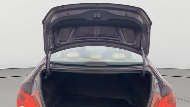 View Hyundai Fluidic Verna Image 17 Used Hyundai Fluidic Verna Image 17