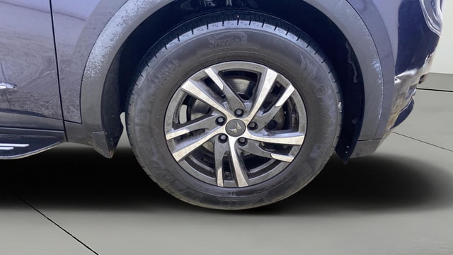 View Mahindra XUV700 Image 41 Used Mahindra XUV700 Image 41