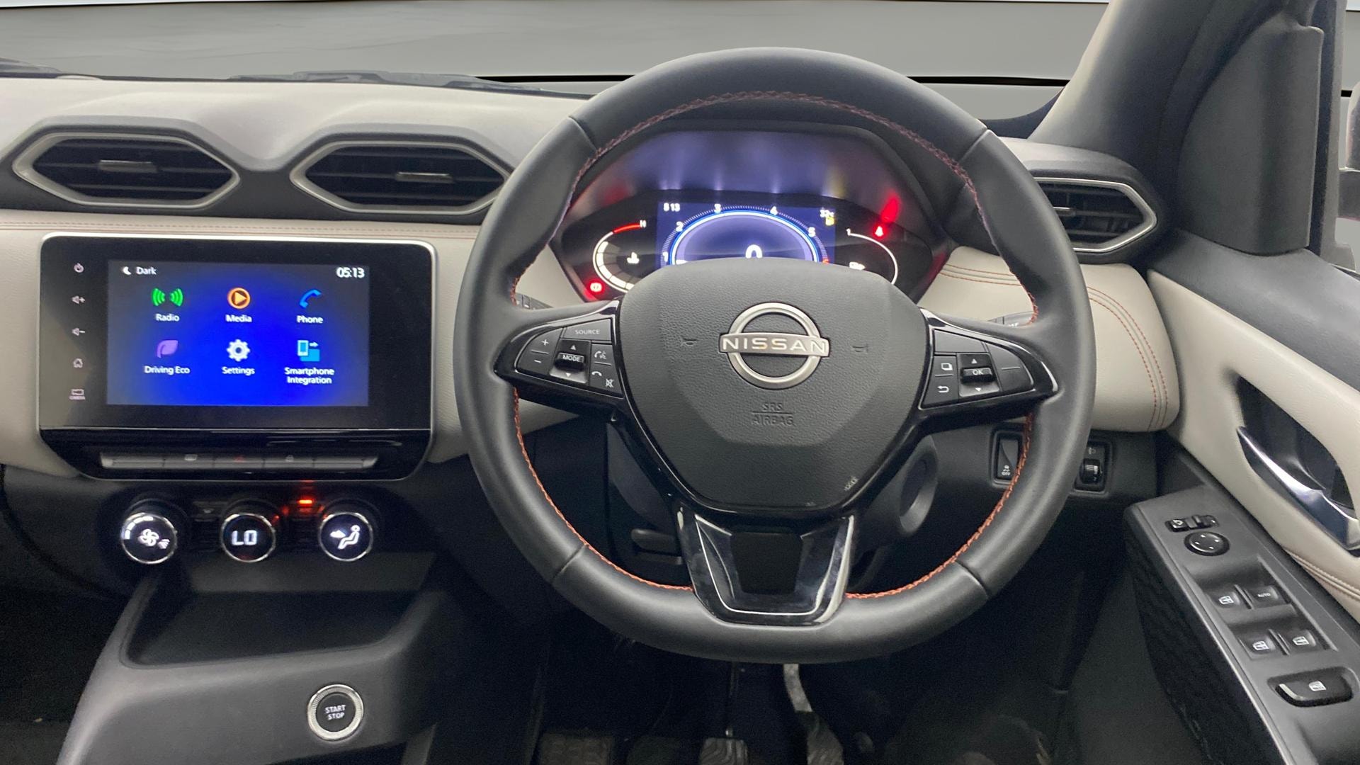 View 2025 Nissan Magnite Tekna B4D 1.0 Petrol AMT Image 21 Used 2025 Nissan Magnite Tekna B4D 1.0 Petrol AMT Image 21