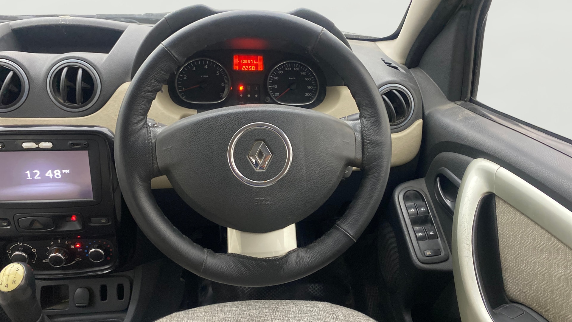 View 2014 Renault Duster Diesel 85PS STD Image 20 Used 2014 Renault Duster Diesel 85PS STD Image 20